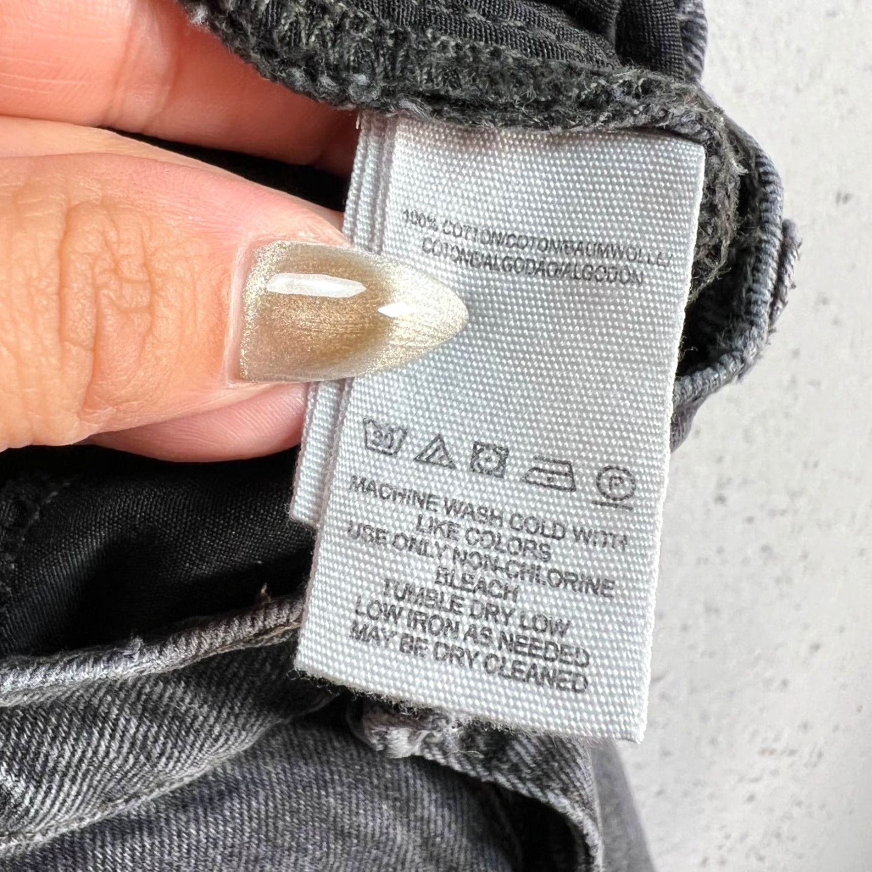 Vintage We The Free Distressed Black High-Waisted Straight Leg Jeans Raw Hem Womens 2 Size 28" / US 6 / IT 42 - 4 Thumbnail