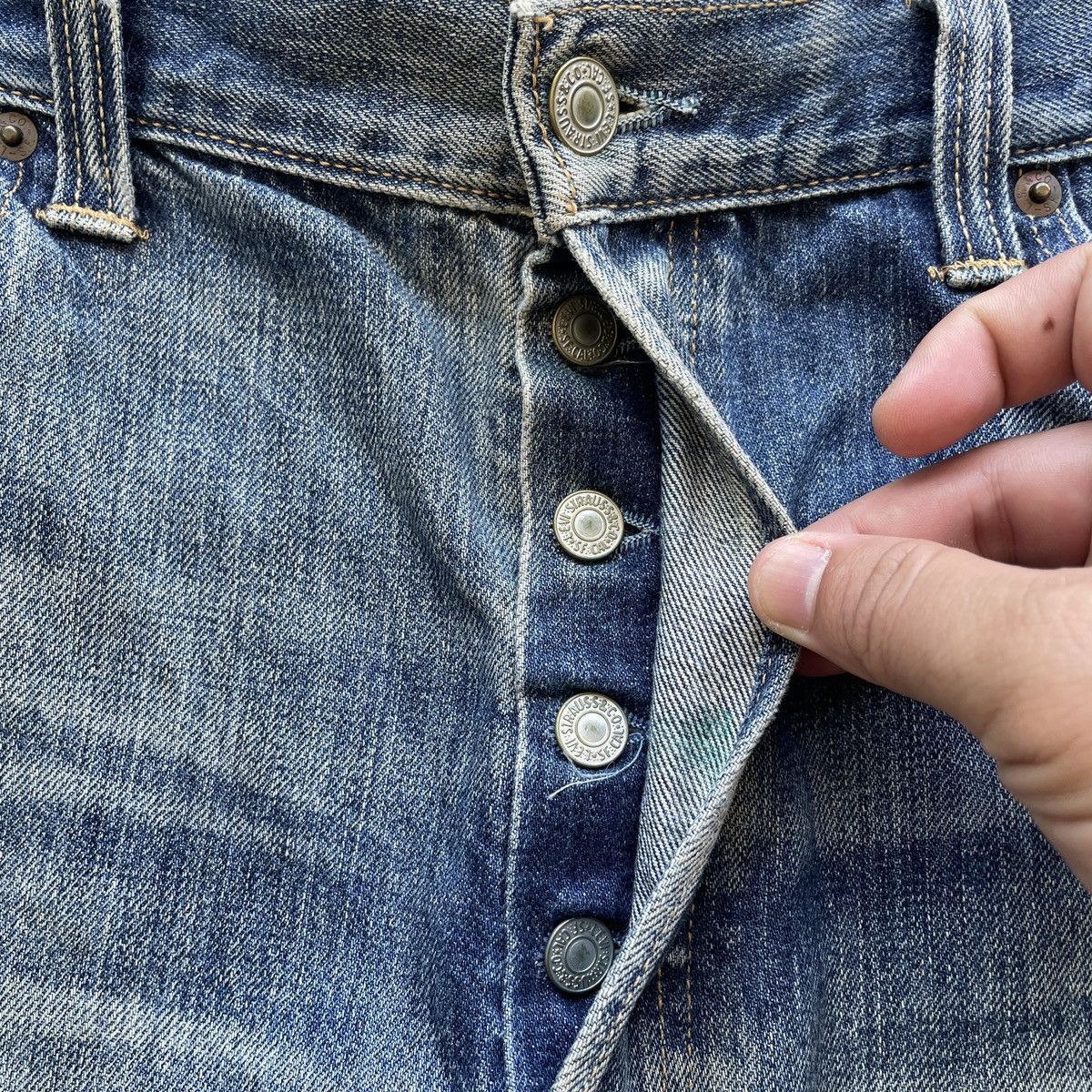 Jean × Levi's × Vintage Vintage Levi’s 501 Distressed Fly Button Faded Jeans Pants Size US 36 / EU 52 - 7 Thumbnail
