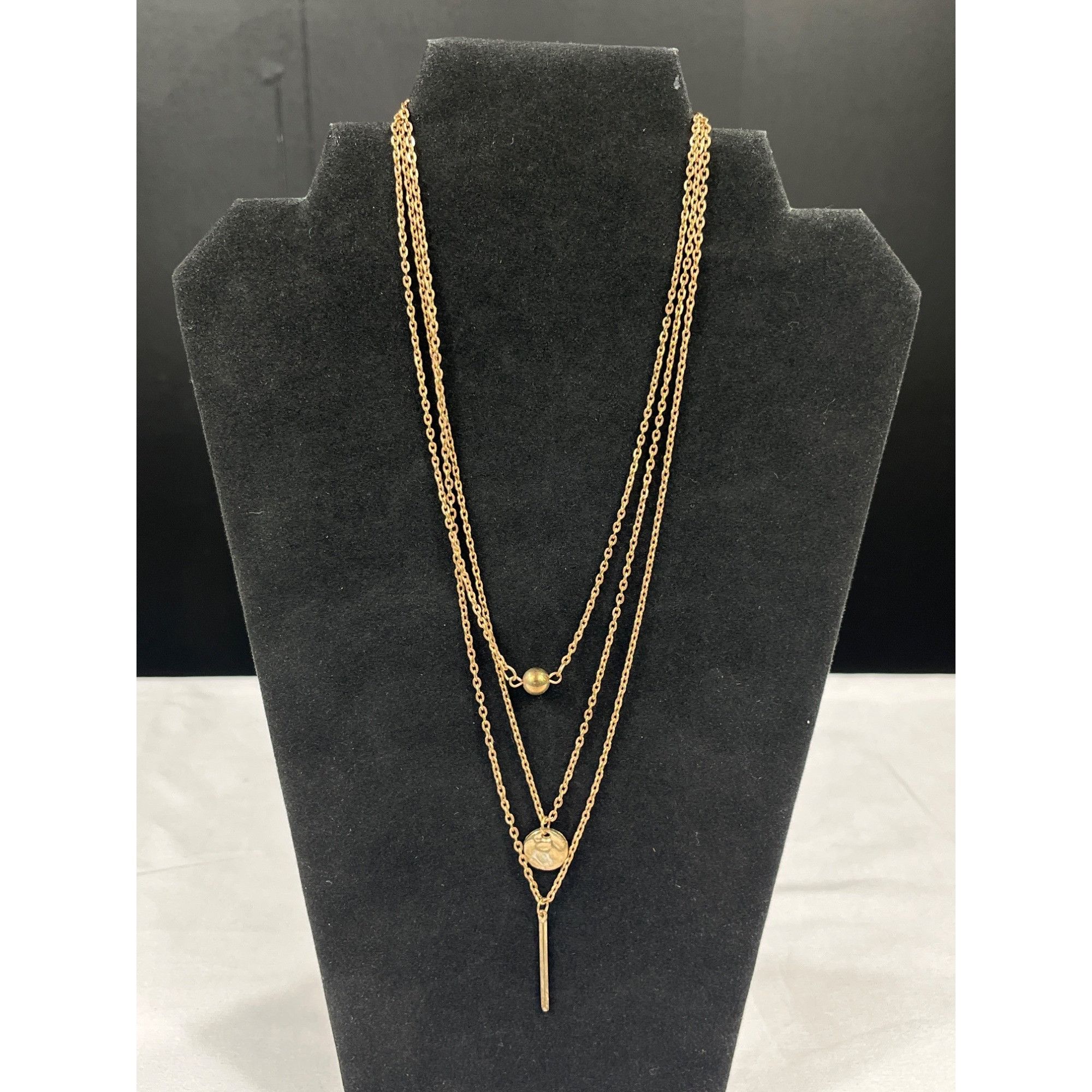 Vintage Layered Gold Tone SKU 7864 Pendant Necklace With Chain and B Size ONE SIZE - 1 Thumbnail