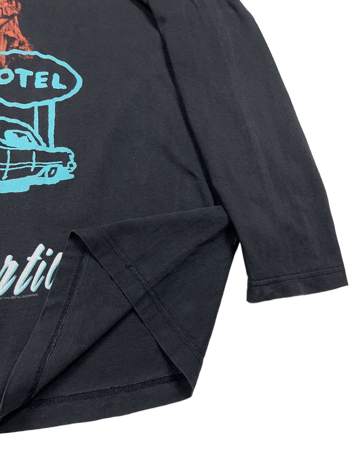Band Tees Vintage 1996 Social Distortion Motel Femme Fatal shirt Size US L / EU 52-54 / 3 - 4 Thumbnail