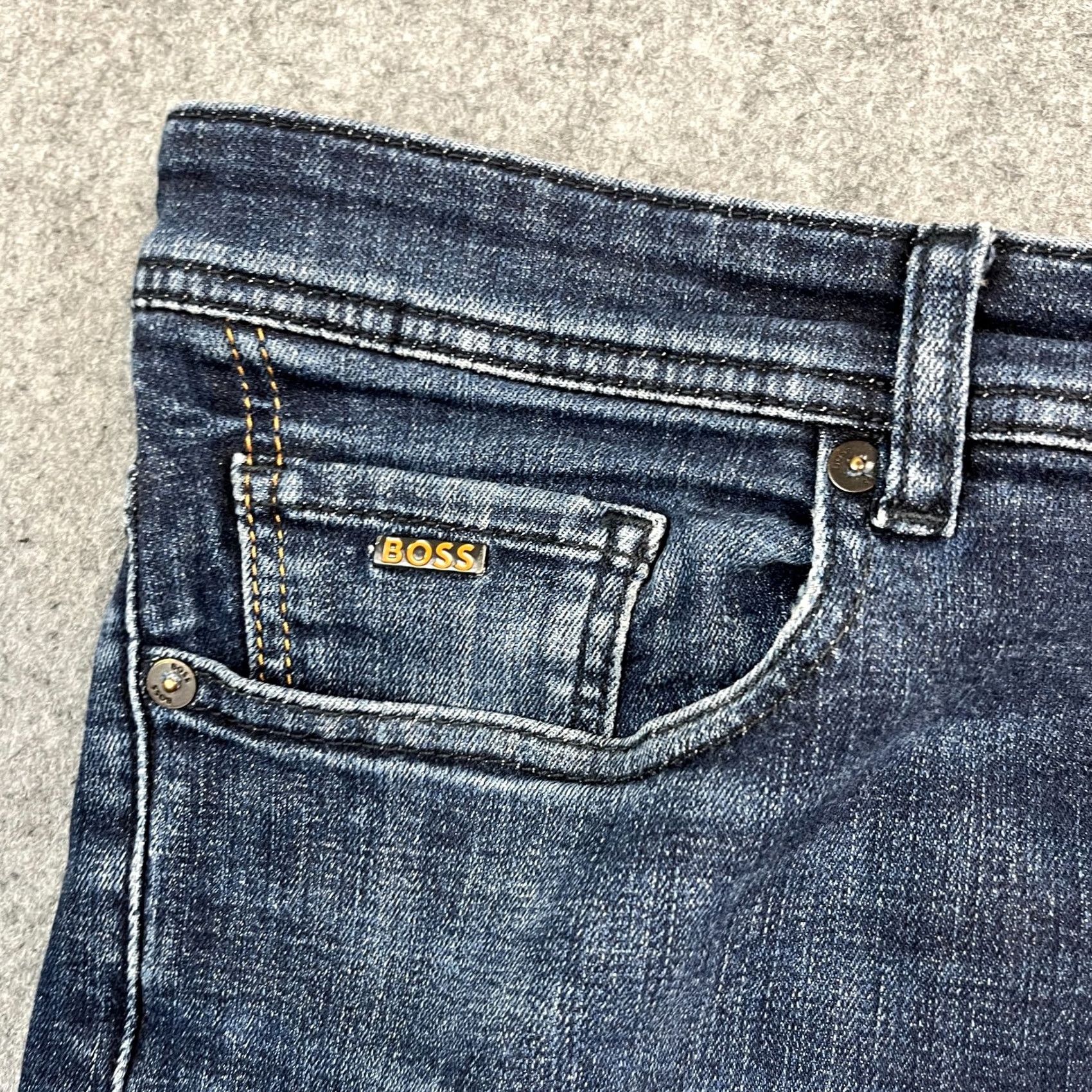Hugo Boss HUGO BOSS Jeans Slim Tapered 32 Dark Wash Blue Stretch Whiskers Taber Jeans Mens 32 in Denim Slim 5-Pocket Design Modern Authentic Fashion Vintage: No Size US 32 / EU 48 - 7 Thumbnail