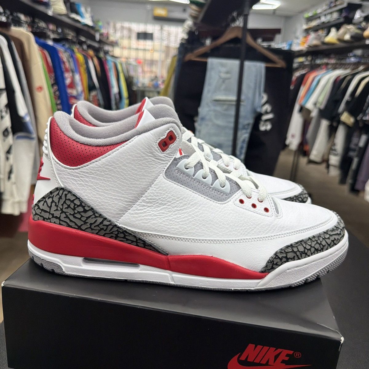 Jordan Brand Jordan Air Jordan 3 Retro White Fire Red-Black Men's Size 13 Size US 13 / EU 46 - 5 Thumbnail