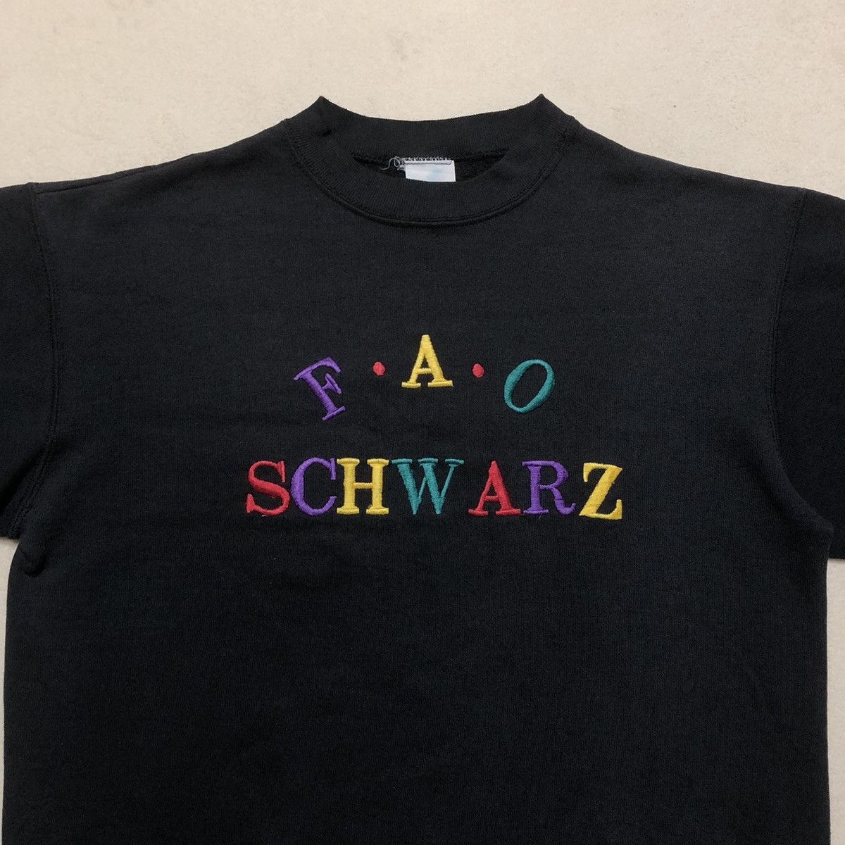 Vintage VINTAGE FADED 90s MADE IN USA F.A.O. SCHWARZ Sweatshirt Size US M / EU 48-50 / 2 - 2 Thumbnail