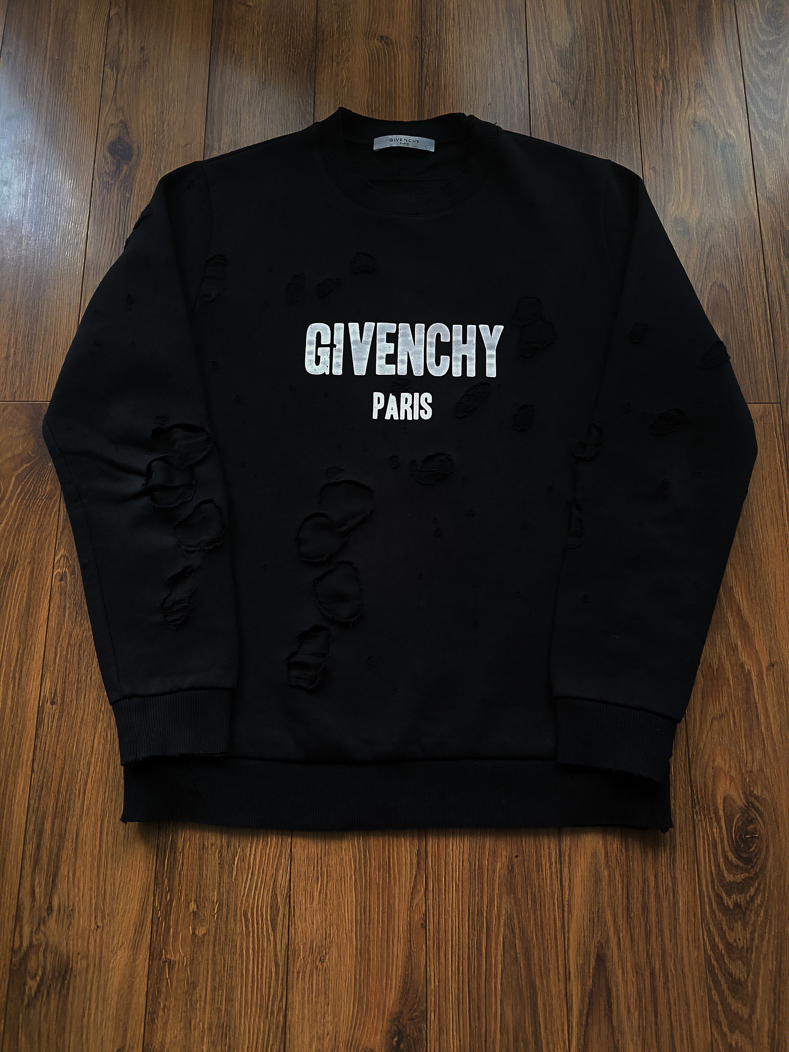 Givenchy Givenchy Distressed Crewneck, S, very good condition Size US S / EU 44-46 / 1 - 1 Thumbnail