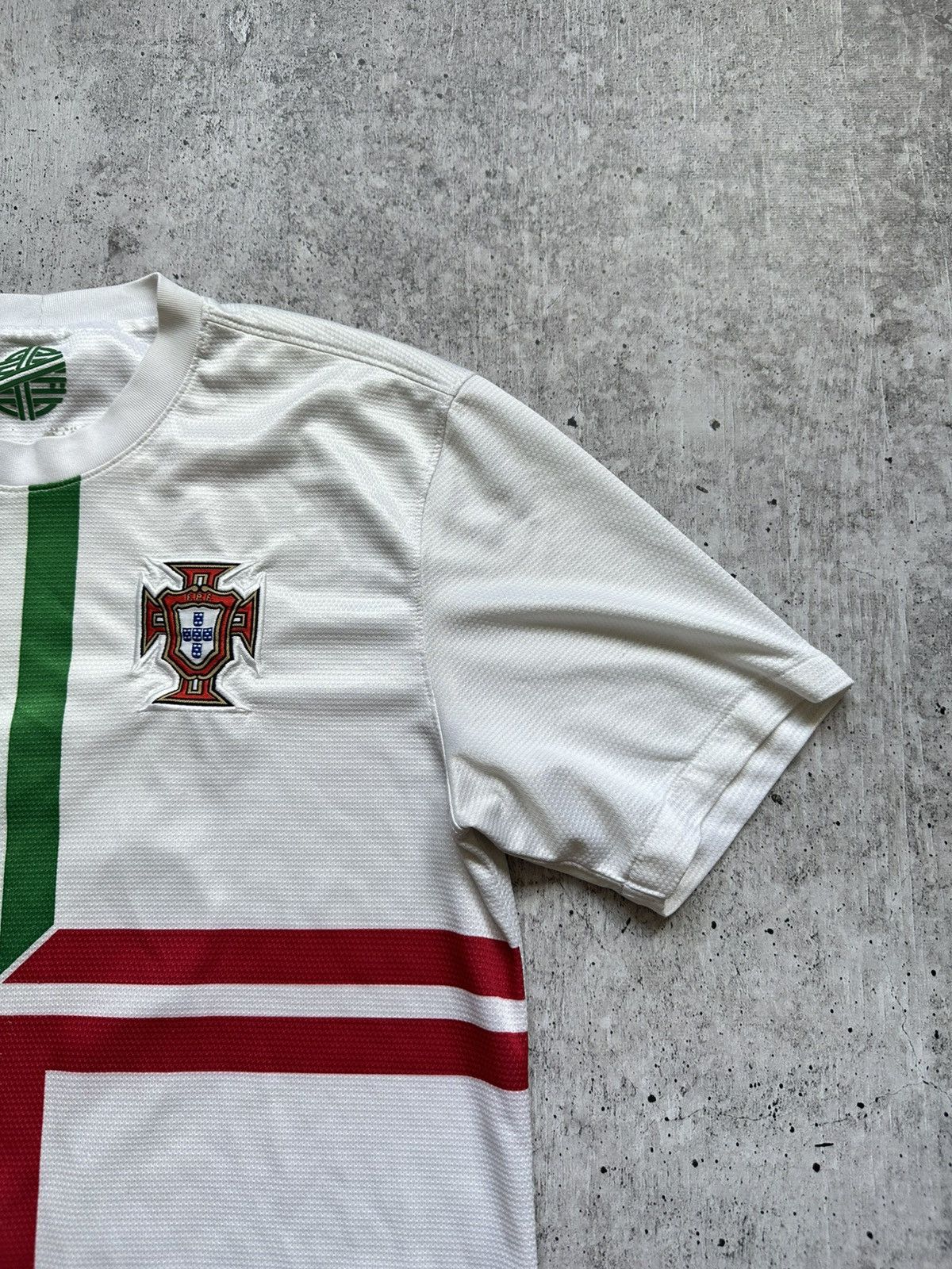 Nike 2012 Nike Portugal Euro Luis Nani #17 Vintage Soccer Jersey Size US M / EU 48-50 / 2 - 2 Thumbnail