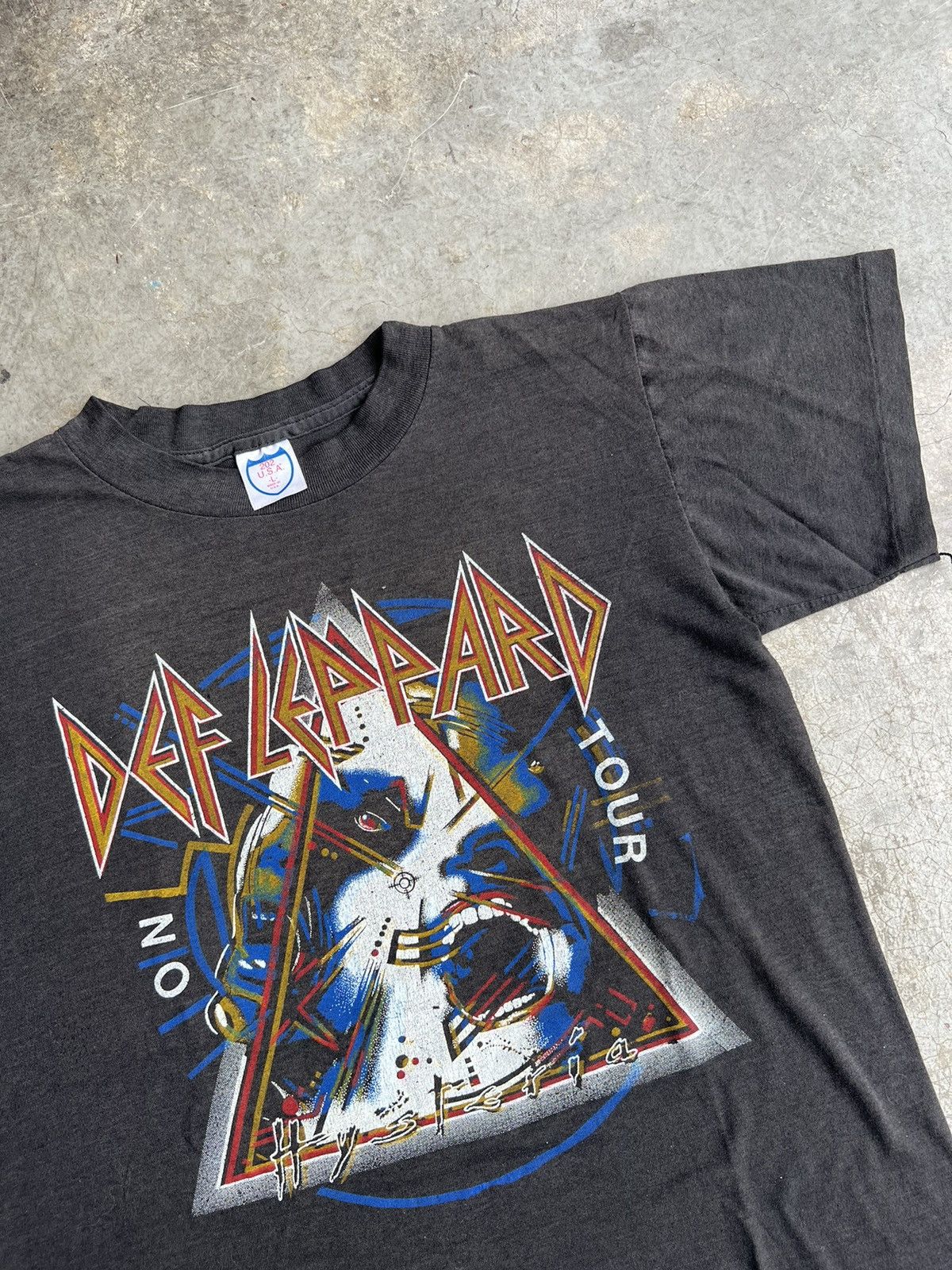 Band Tees Vintage 1987 Def Leppard No Tour Hysteria Band Tees Size US M / EU 48-50 / 2 - 3 Thumbnail