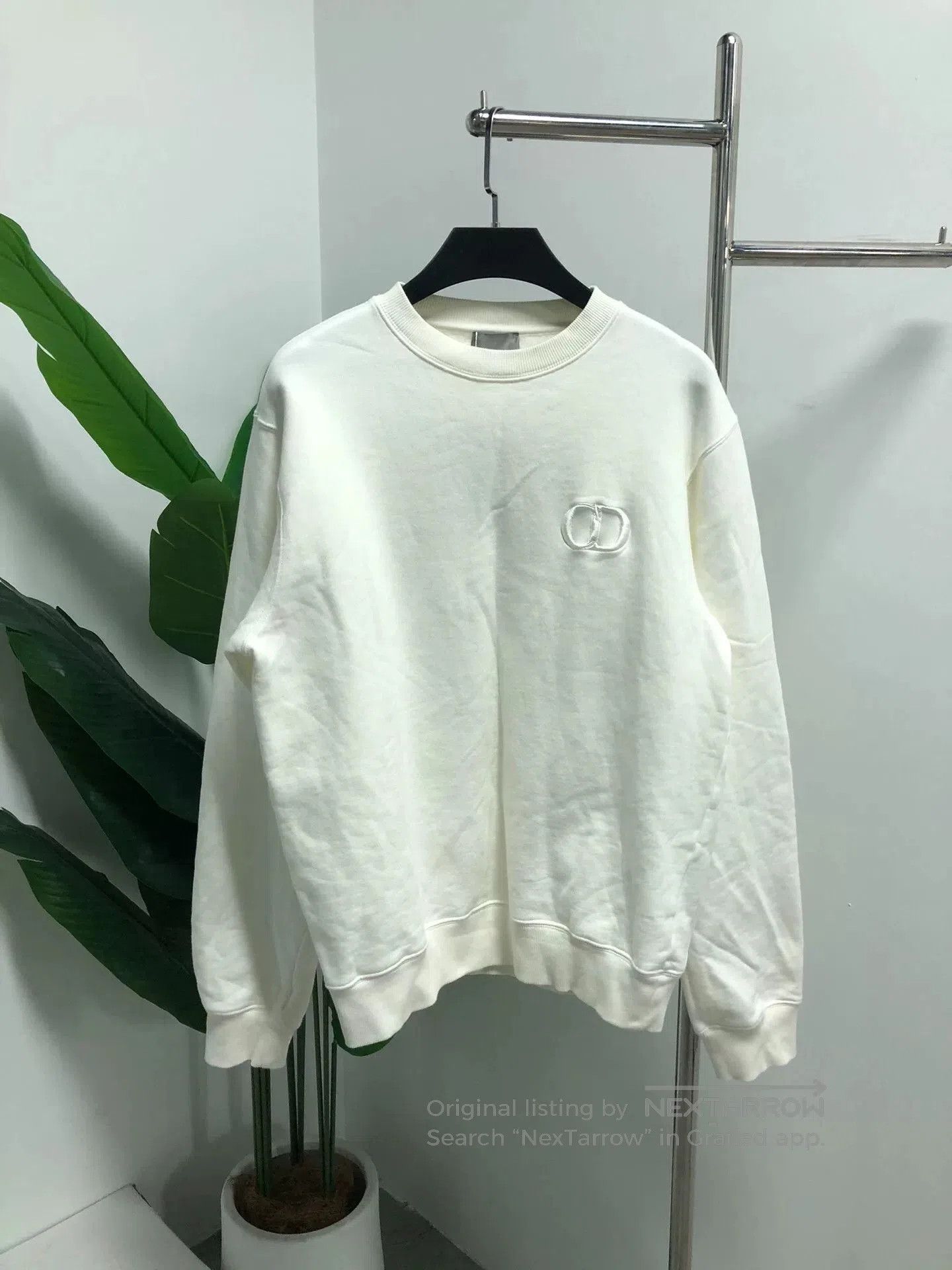dior white embroidered crewneck sweatshirt size L.
