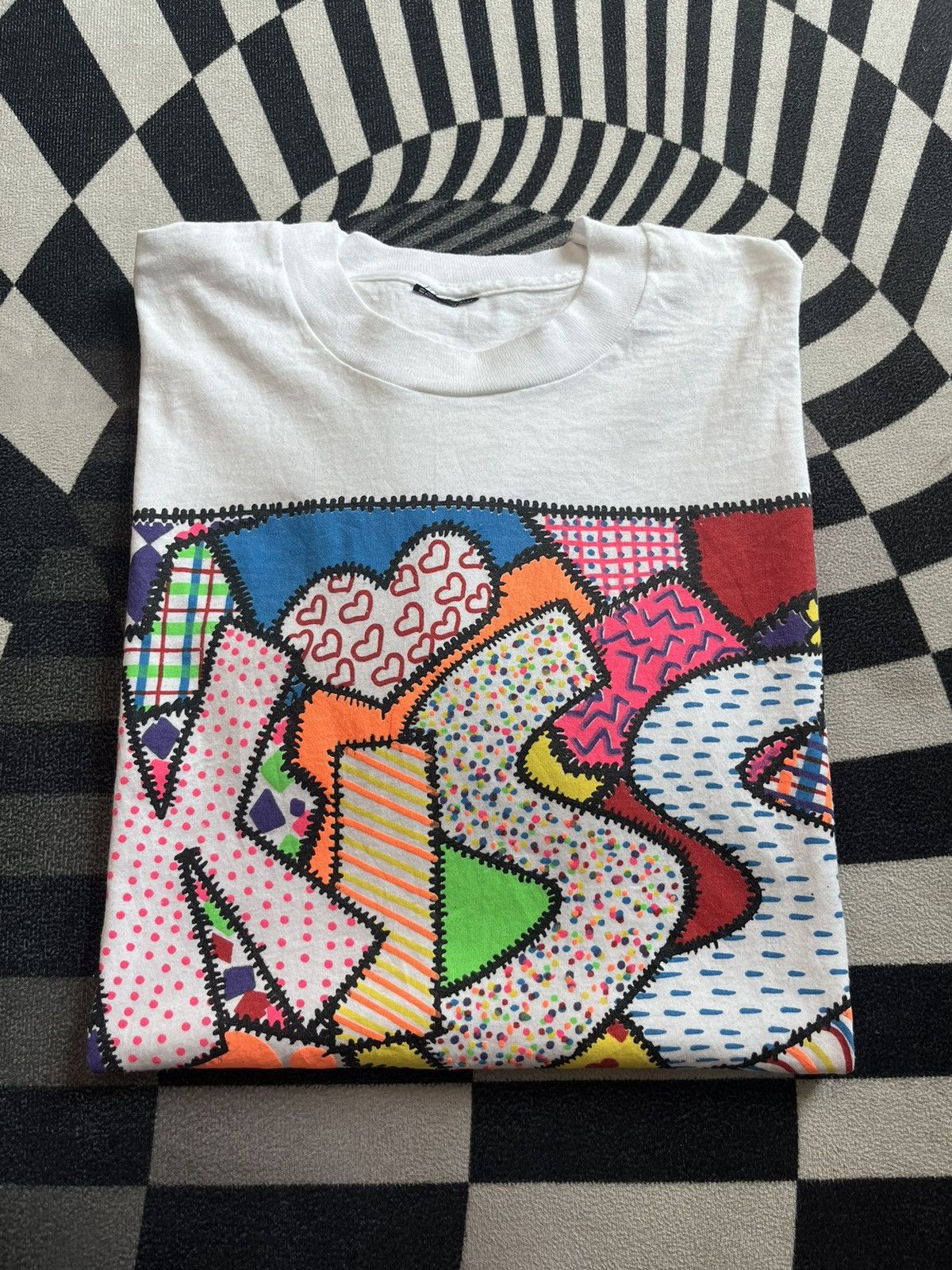 Arts & Science Vintage KISS ME Pop Art Patchwork style 80’s-90’s Tshirt Size US XL / EU 56 / 4 - 1 Thumbnail