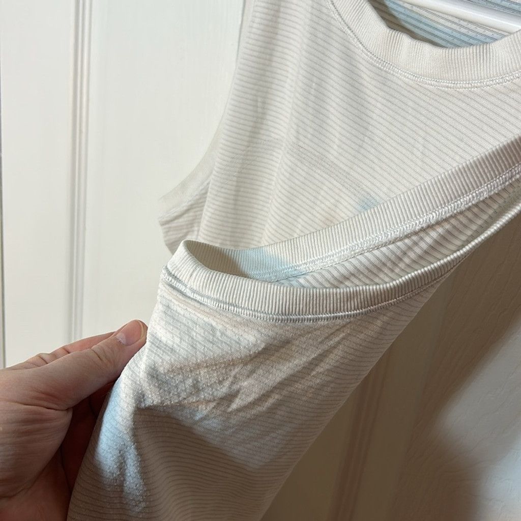 Lululemon Lululemon White striped Sleeveless activewear Top size 6 Size M / US 6-8 / IT 42-44 - 4 Thumbnail