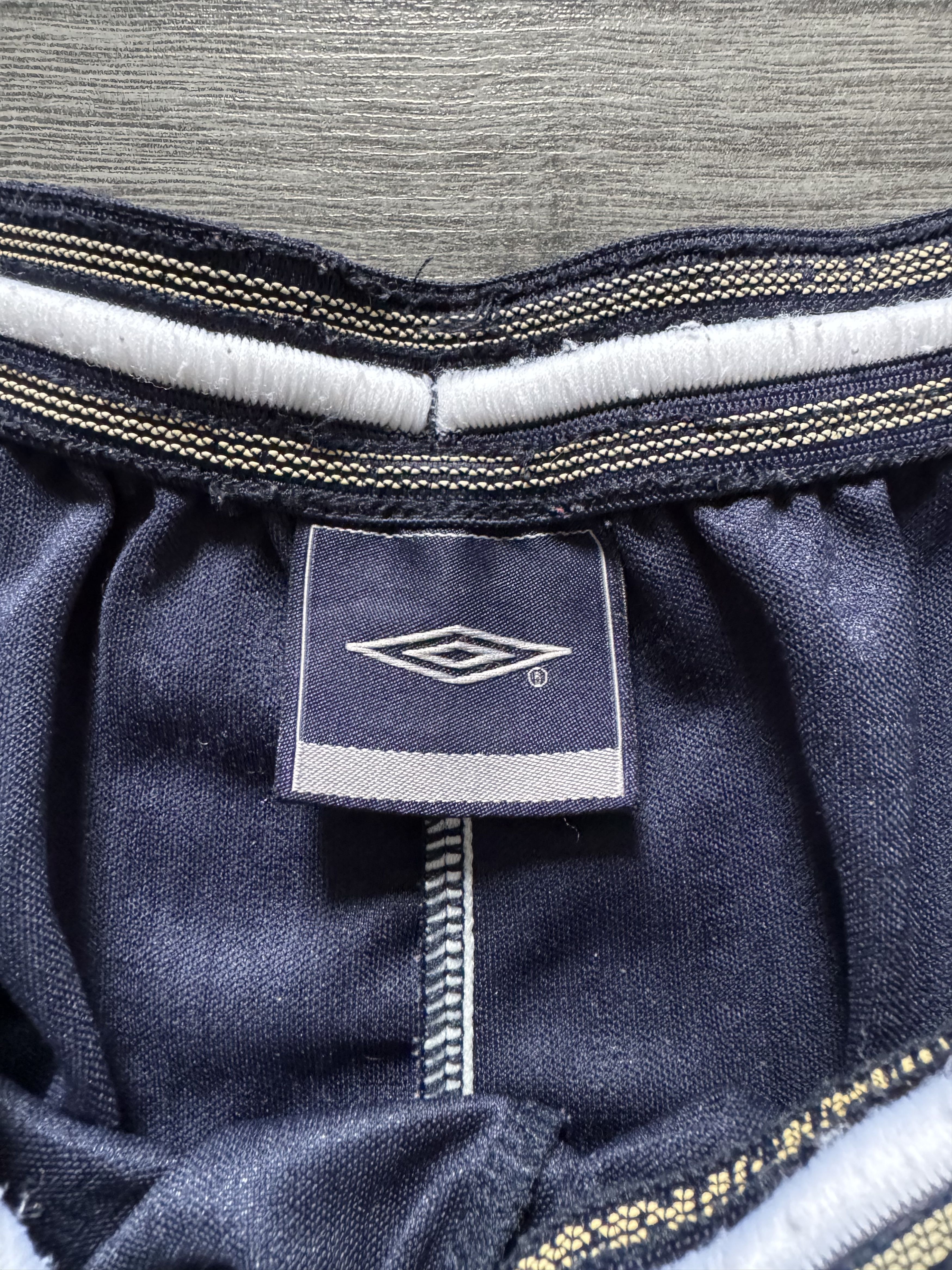 Umbro Vintage 90s Umbro shorts streetwear monogrammed y2k size XL Size US 36 / EU 52 - 6 Thumbnail