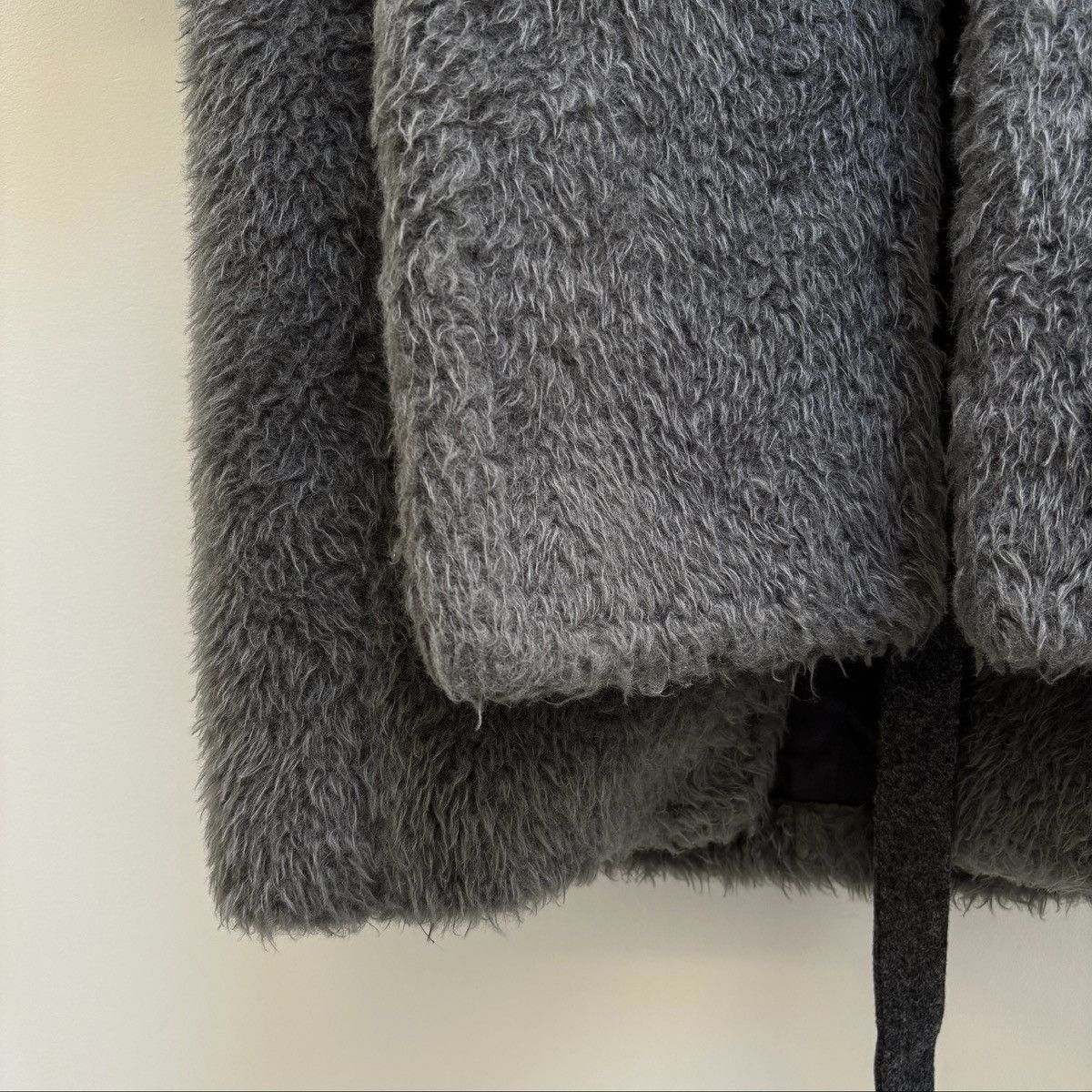 Helmut Lang FW19 Helmut Lang Layered Shaggy Fur Charcoal Robe Size M / US 6-8 / IT 42-44 - 8 Thumbnail