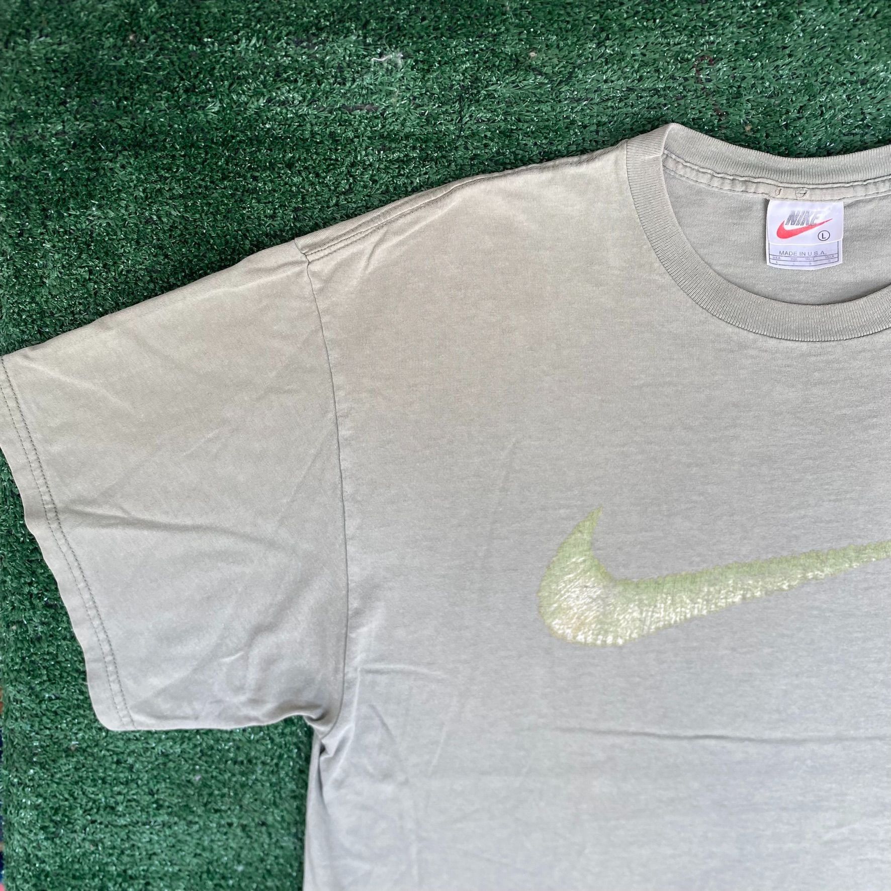 Nike Vintage 90s Nike Logo Shirt Big Center Swoosh Athletic Tee Size US L / EU 52-54 / 3 - 2 Thumbnail