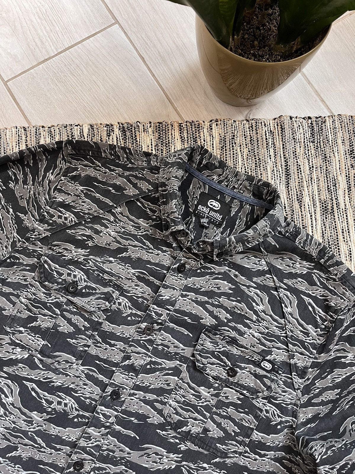 Ecko Unltd. × Vintage Ecko Unlimited shirt animal print sk8 streetwear overshirt Size US L / EU 52-54 / 3 - 7 Thumbnail