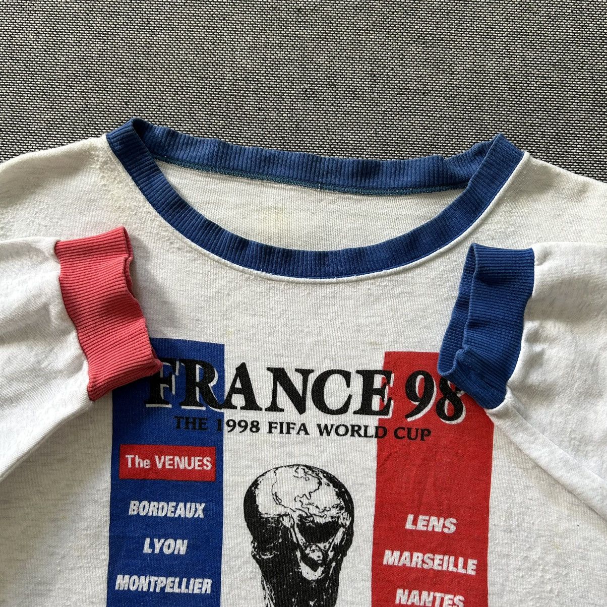 Vintage Vintage FRANCE 98 Fifa World Cup Sweatshirt Size US XL / EU 56 / 4 - 8 Thumbnail