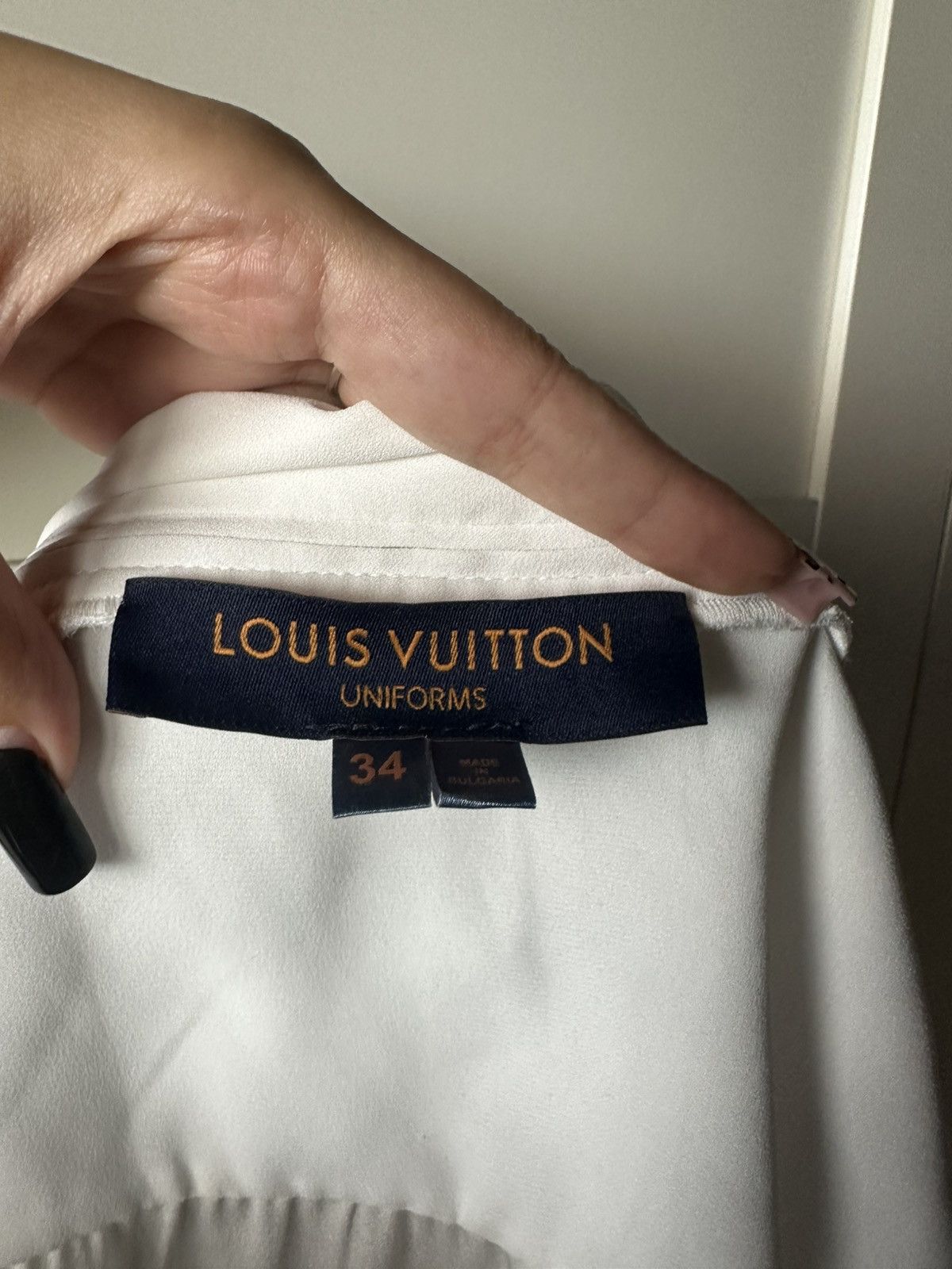 Louis Vuitton Louis Vuitton Uniforms Blouse – Size 34 with bow Size XS / US 0-2 / IT 36-38 - 8 Thumbnail