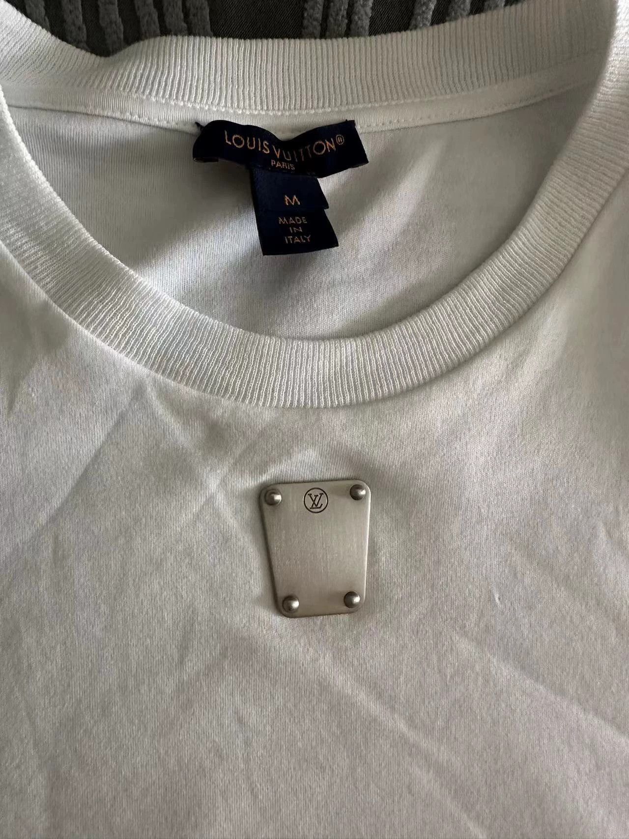 Louis Vuitton LV Authentic Short Sleeve Tee Size M / US 6-8 / IT 42-44 - 2 Thumbnail