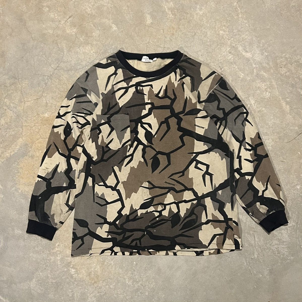 Vintage Crazy Vintage 90s Predator Camo Distressed Longsleeve Tee Size US XL / EU 56 / 4 - 1 Thumbnail