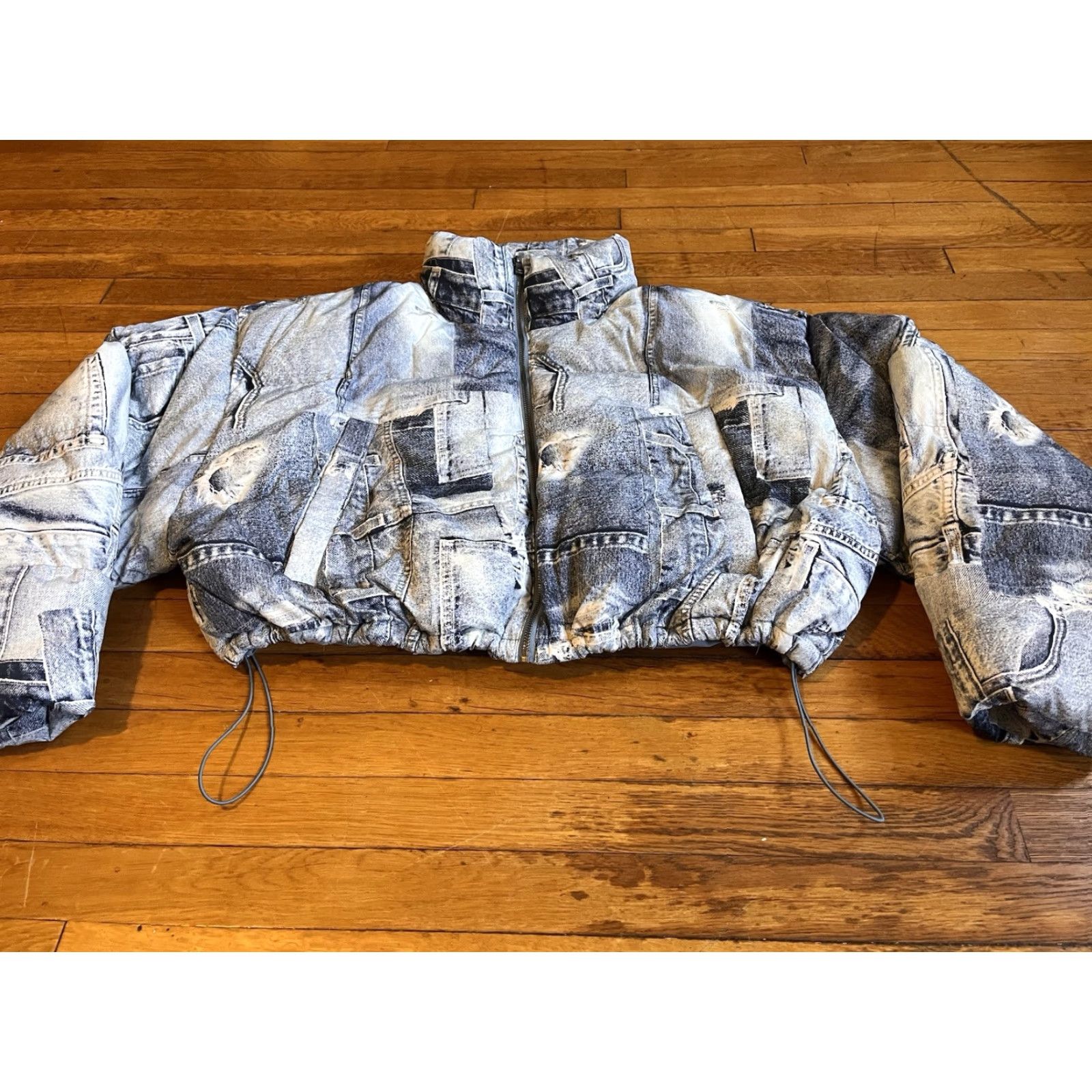 Urban Outfitters Urban Outfitters Taryn Cropper Puffer Jacket Women’s 3XL Blue Denim Print Jacket Size XXL / US 16-18 / IT 52-54 - 2 Thumbnail