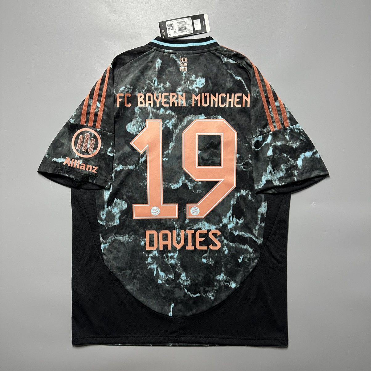 Vintage BAYERN ADIDAS 2024/2025 FOOTBALL AWAY JERSEY #19 DAVIES Size US L / EU 52-54 / 3 - 1 Thumbnail