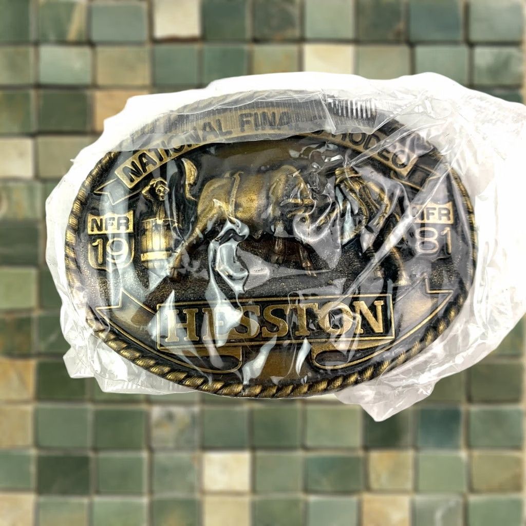 Vintage VINTAGE 1981 Hesston Rodeo NFR Metal Belt Buckle PRCA Cowboy Western Adult Unisex 1980s NFR Collector's Belt Buckle Size ONE SIZE - 1 Thumbnail
