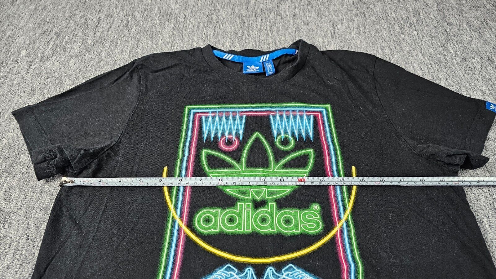 Adidas 2014 Adidas Originals Neon Sneaker Trefoil Graphic T-Shirt M Size US M / EU 48-50 / 2 - 7 Thumbnail