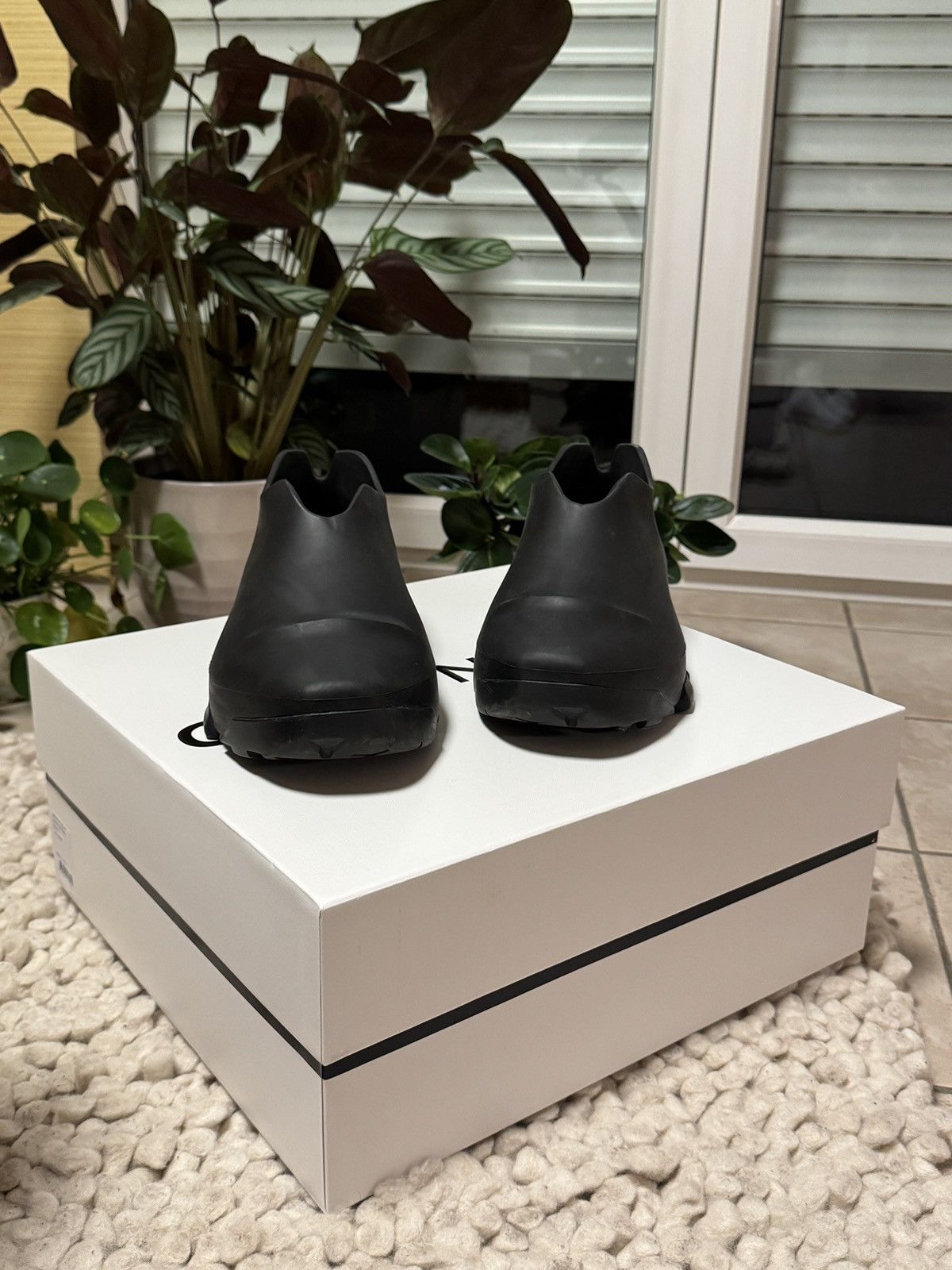 Givenchy Monumental Mallow Slip-On Sneakers Size 40/41