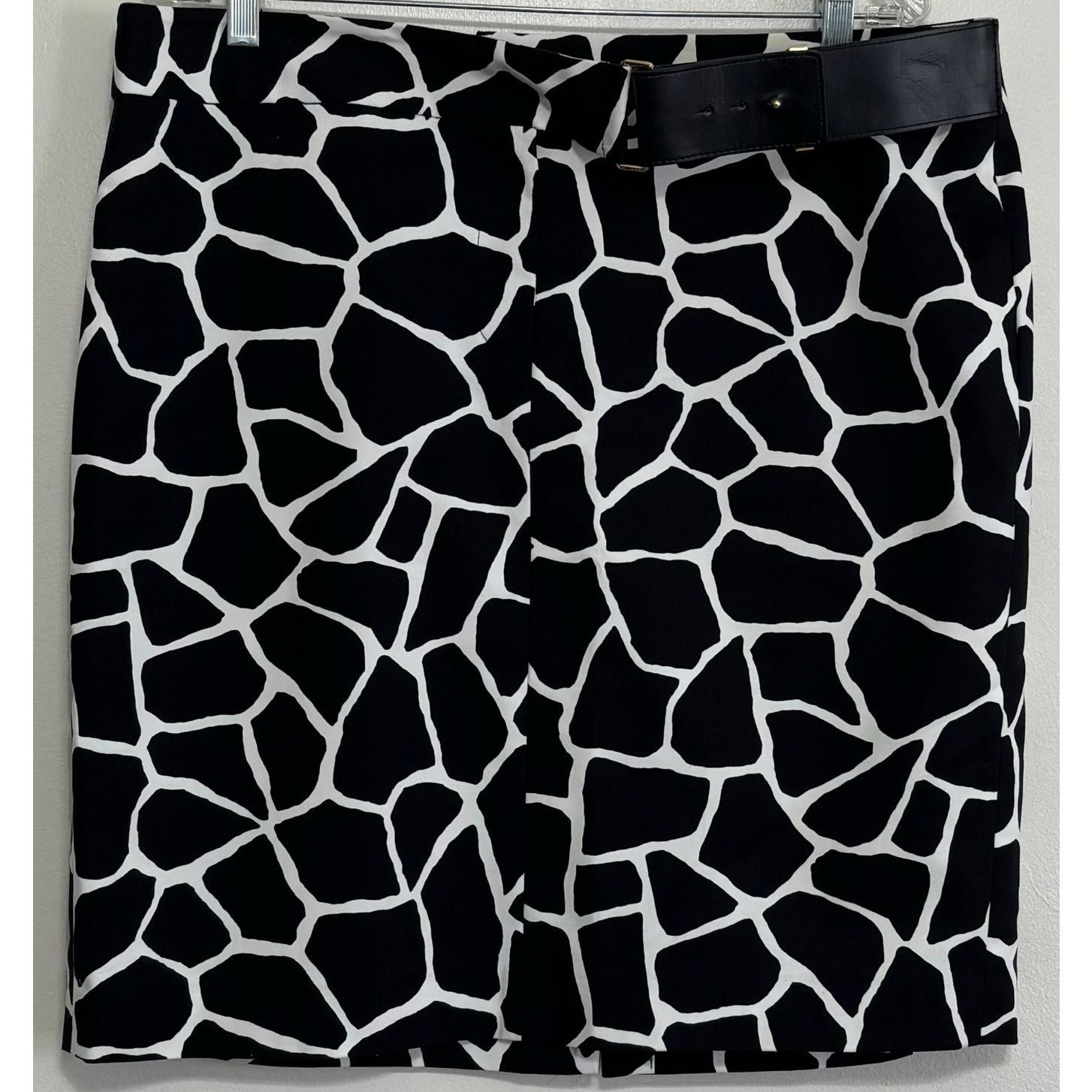 Michael Kors Michael Kors Giraffe Print Pencil Skirt 16 Belted Zip Front Size 38" / US 16 / IT 52 - 1 Thumbnail
