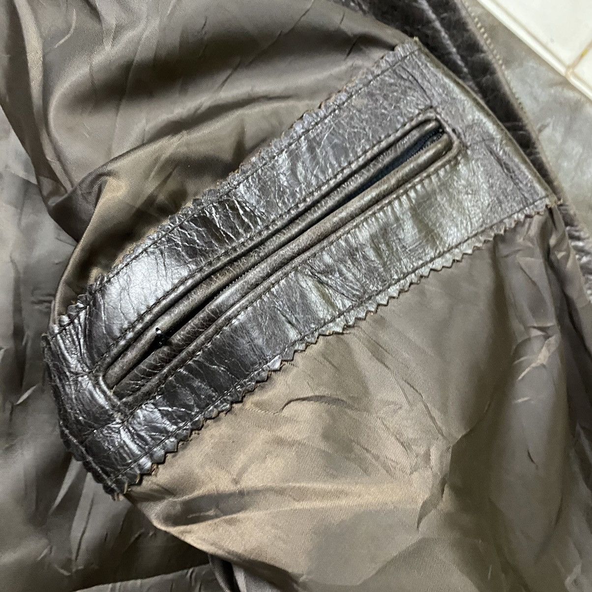 Genuine Leather Vintage 80s genuine leather jacket Size US L / EU 52-54 / 3 - 7 Thumbnail