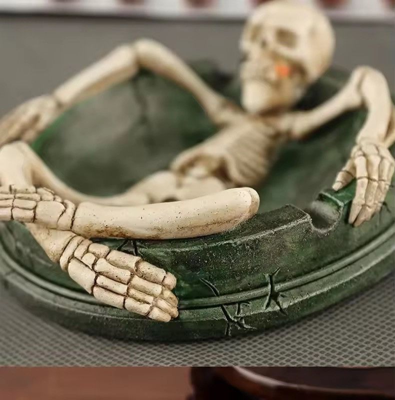 Japanese Brand Creative Personality Skull Resin Ashtray Size ONE SIZE - 6 Thumbnail