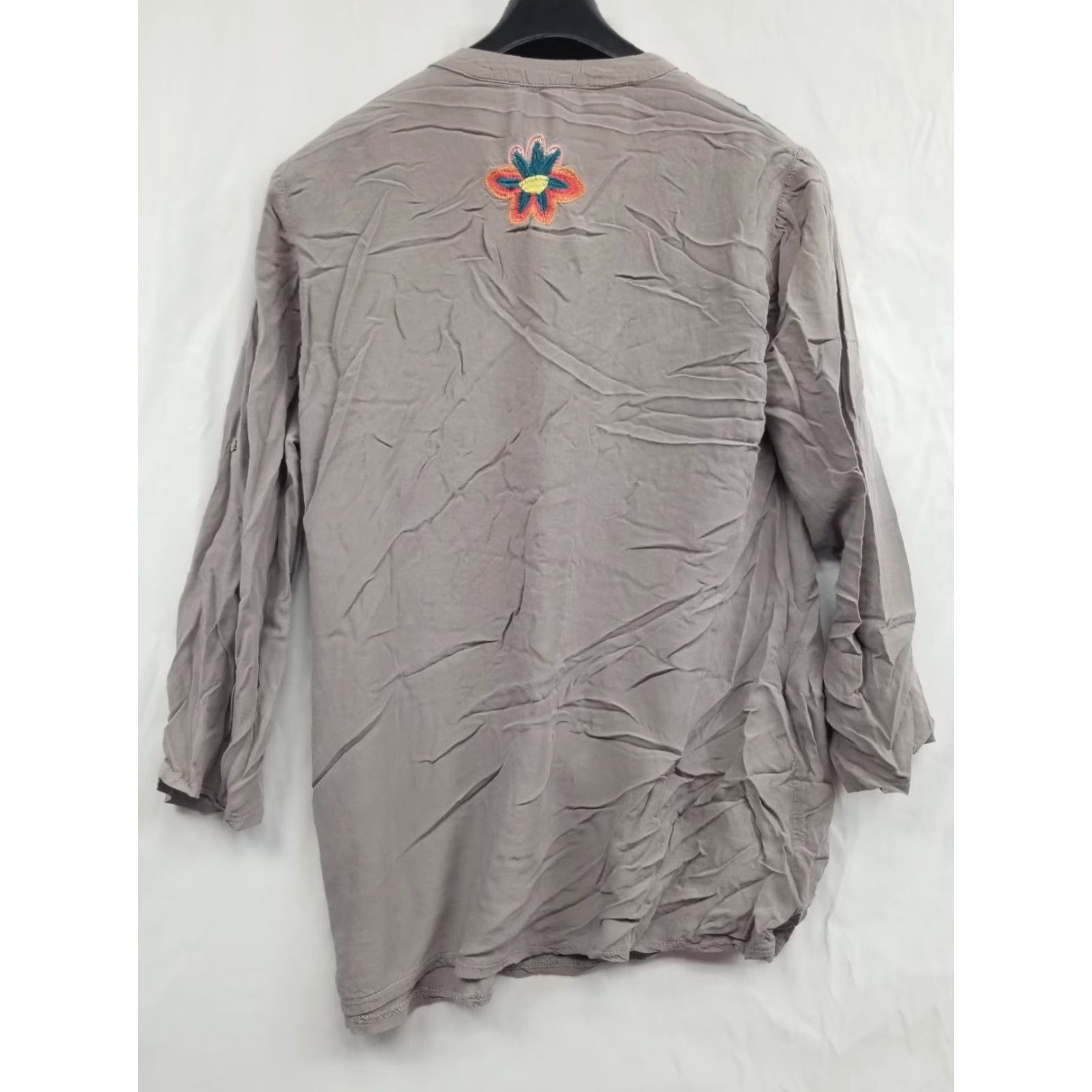 Vintage Luna Moon Blouse Shirt Womens Medium Tunic Floral Embroidered V-Neck Gray 3/4 Sleeve Button Roll Tab Easy Care Casual Classic Size M / US 6-8 / IT 42-44 - 3 Thumbnail