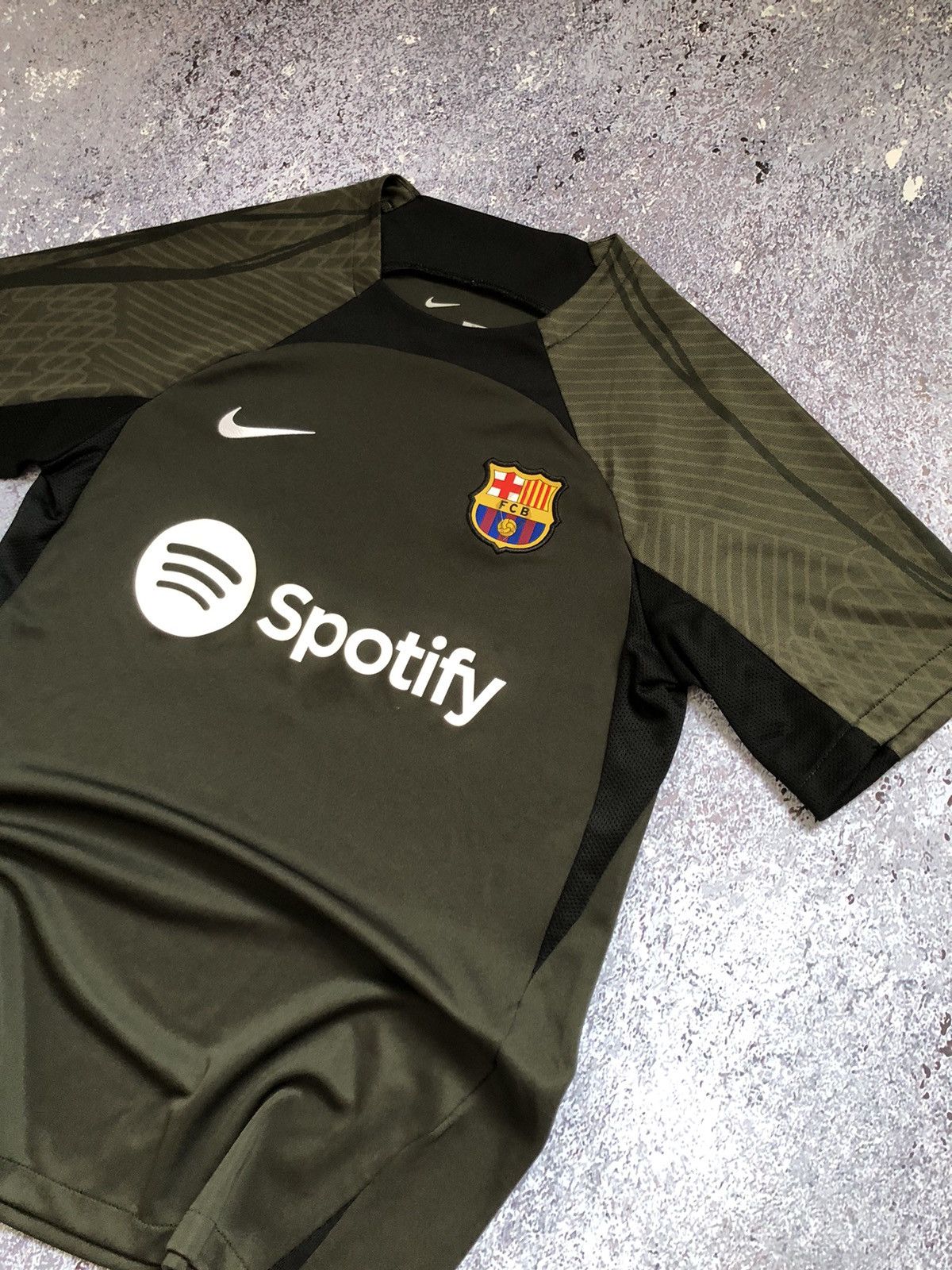 Nike Nike F.C Barcelona 22/23 Spotify Soccer Jersey Tee Size US S / EU 44-46 / 1 - 3 Thumbnail