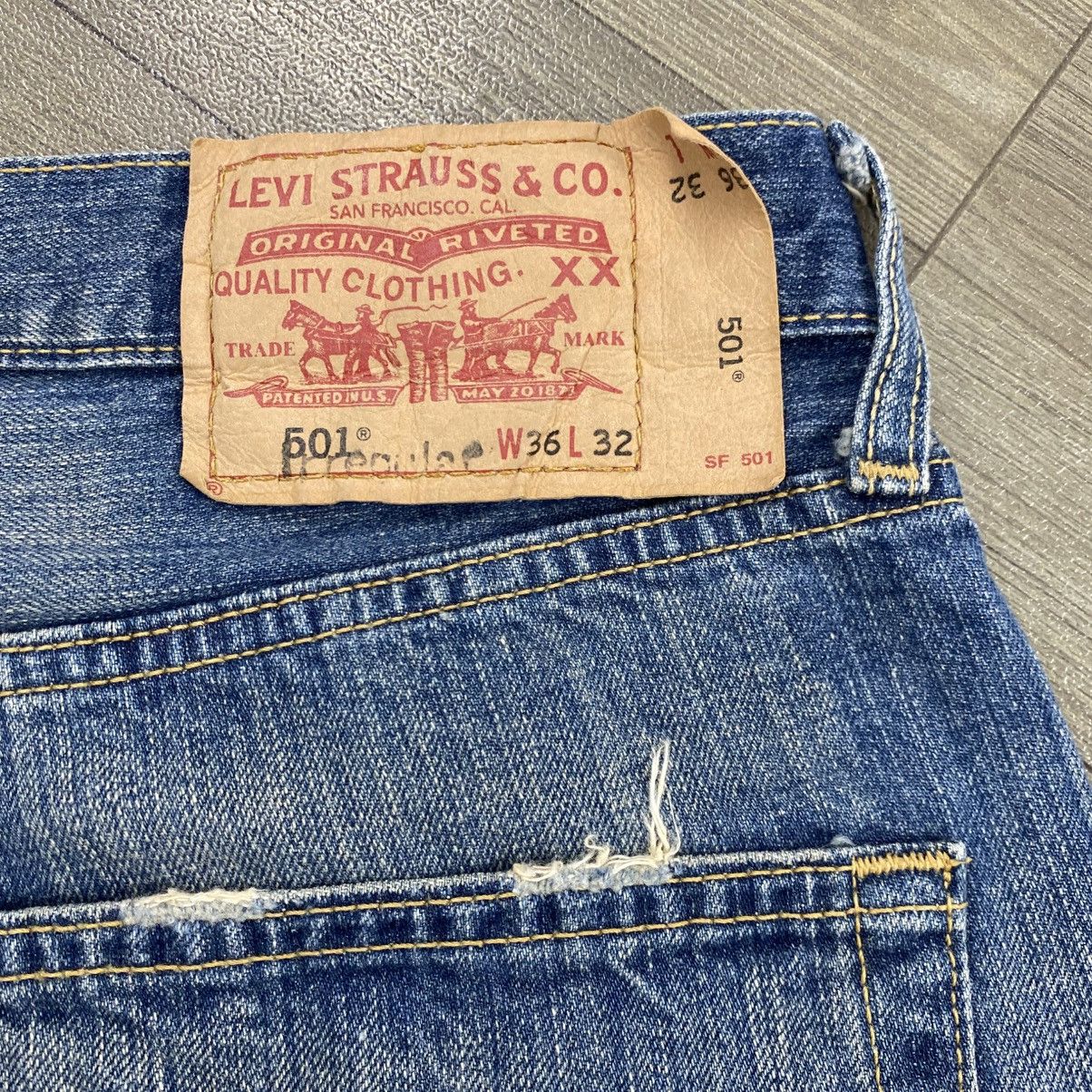 Levi's Vintage Clothing 1990s Vintage Levis 501 36x32 Distressed Faded Blue Jeans Size US 36 / EU 52 - 17 Thumbnail