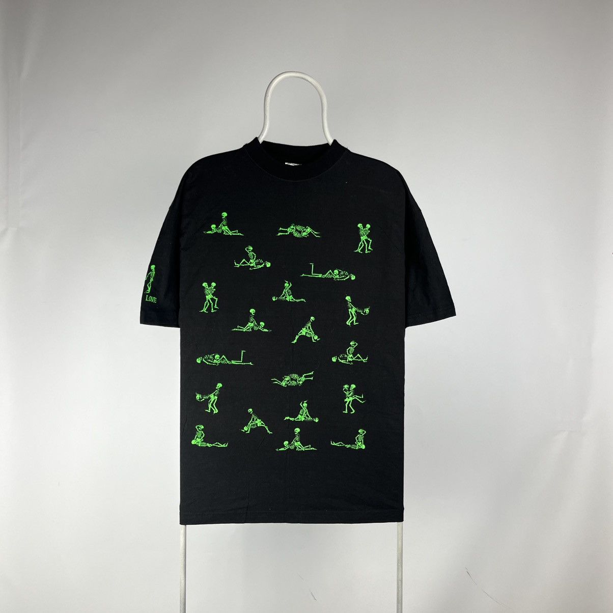 Band Tees Vintage Bone In Love Kamasutra Sex Position skull tshirt Size US XL / EU 56 / 4 - 1 Thumbnail