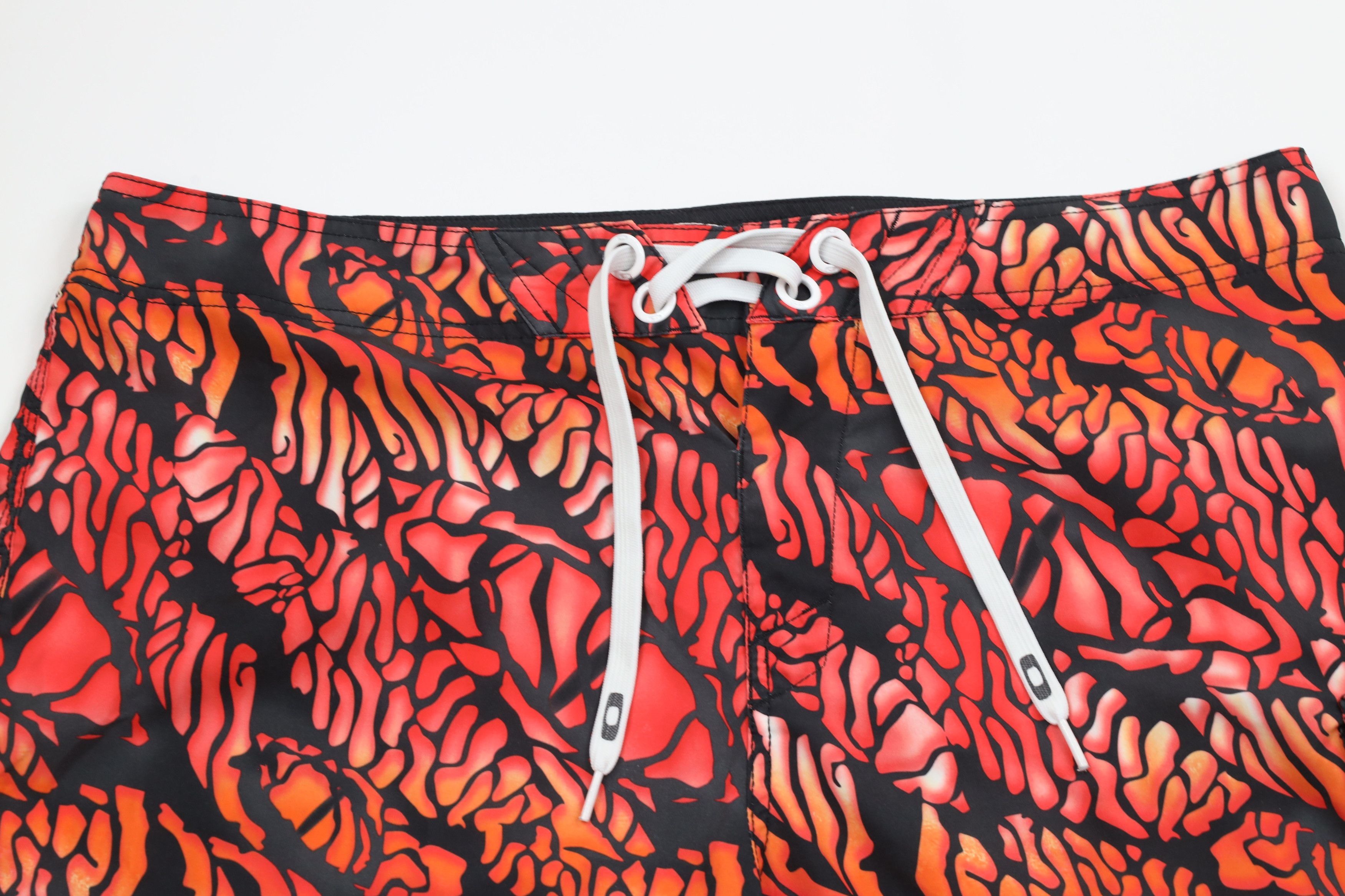 Oakley × Vintage Vintage Oakley Logo Abstract Hybrid Board Shorts Swim Trunks Size US 38 / EU 54 - 2 Thumbnail
