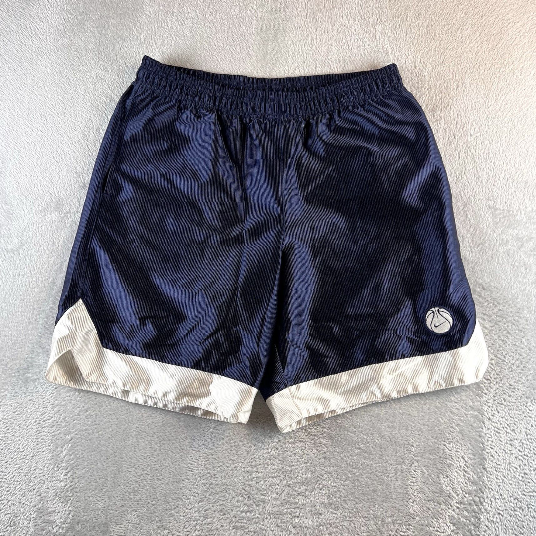 Nike VINTAGE Nike Short Basketball Shorts Mens M Blue White Pockets Drawstring Breathable Easy Care Elastic Waist 100% Polyester Y2K Athletic Sports Style Size US 31 - 2 Thumbnail