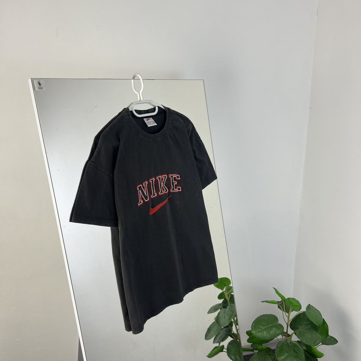 Nike Vintage Y2K Nike Big Logo Distressed Style T-Shirt Size US M / EU 48-50 / 2 - 1 Thumbnail
