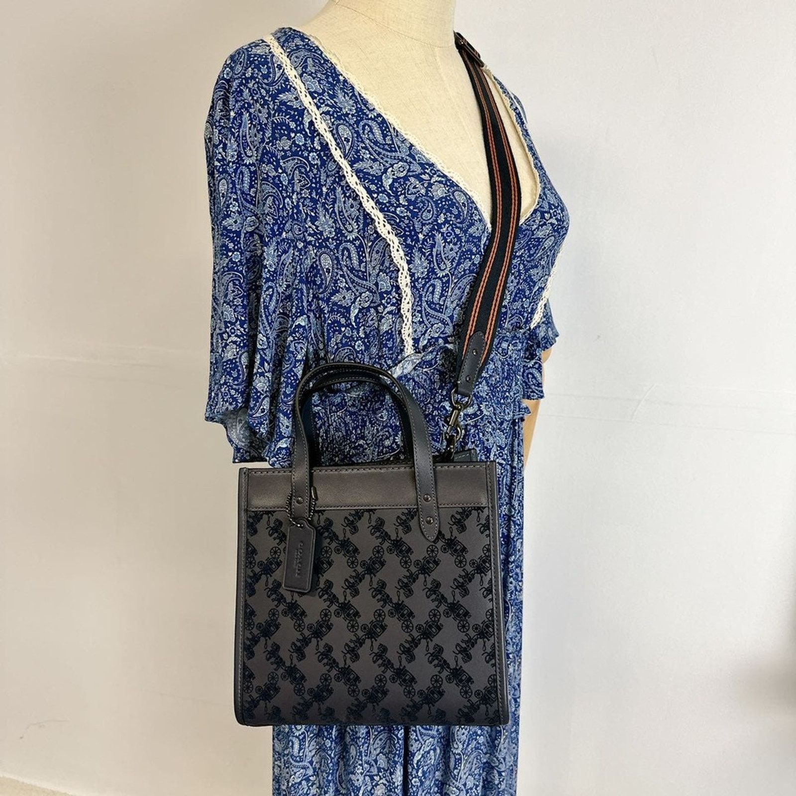 Coach Coach CD750 Field Tote 22 With Horse And Carriage IN NAVY Size ONE SIZE - 1 Thumbnail