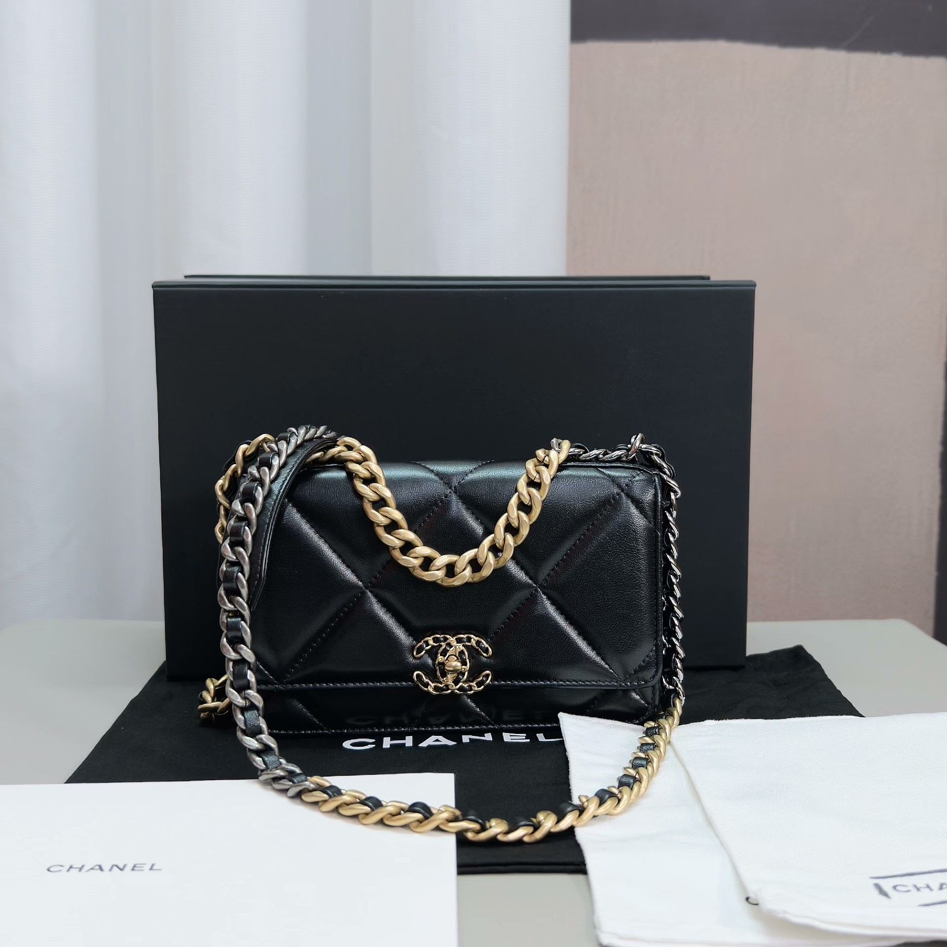 Chanel Pre-loved Bag Very good condition Size ONE SIZE - 1 Thumbnail