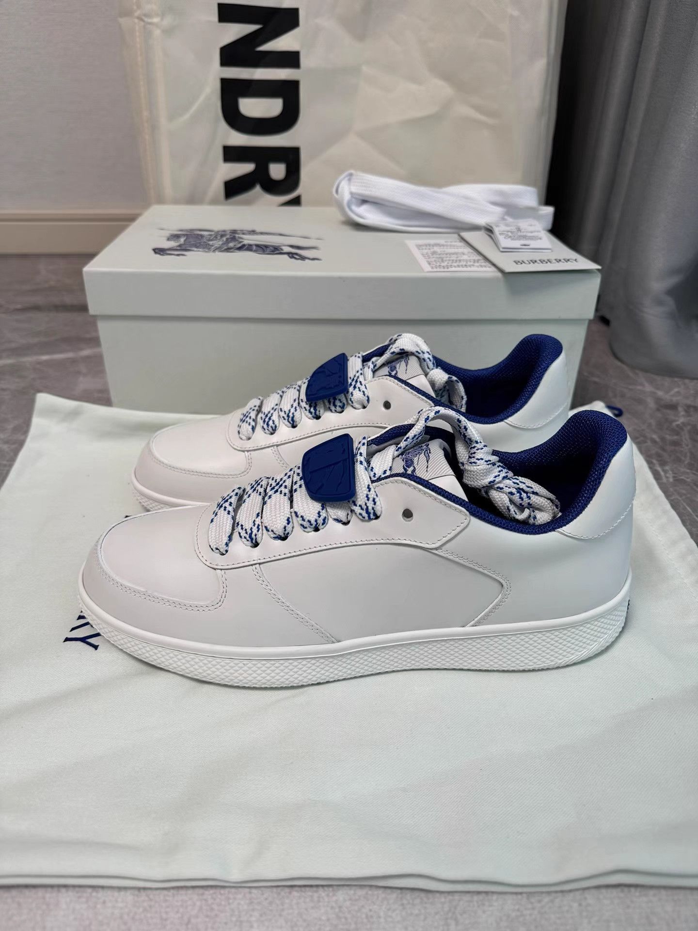 Burberry White Low-Top Sneakers Size 8 Size US 8 / EU 41 - 1 Thumbnail