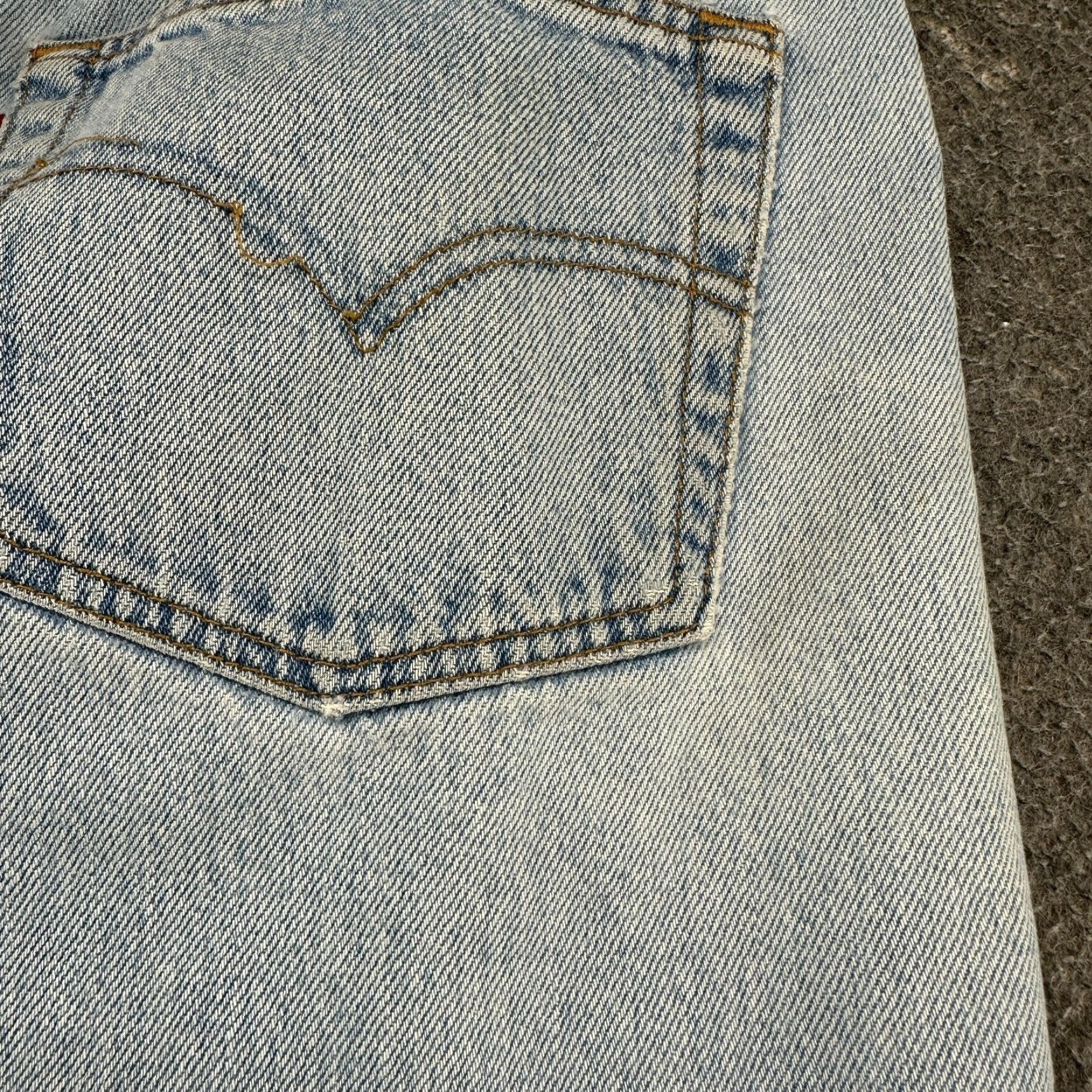 Levi's VINTAGE Levi's 501 Jeans Mens 36x30 Blue Light Wash Distressed USA 90s Size US 36 / EU 52 - 3 Thumbnail