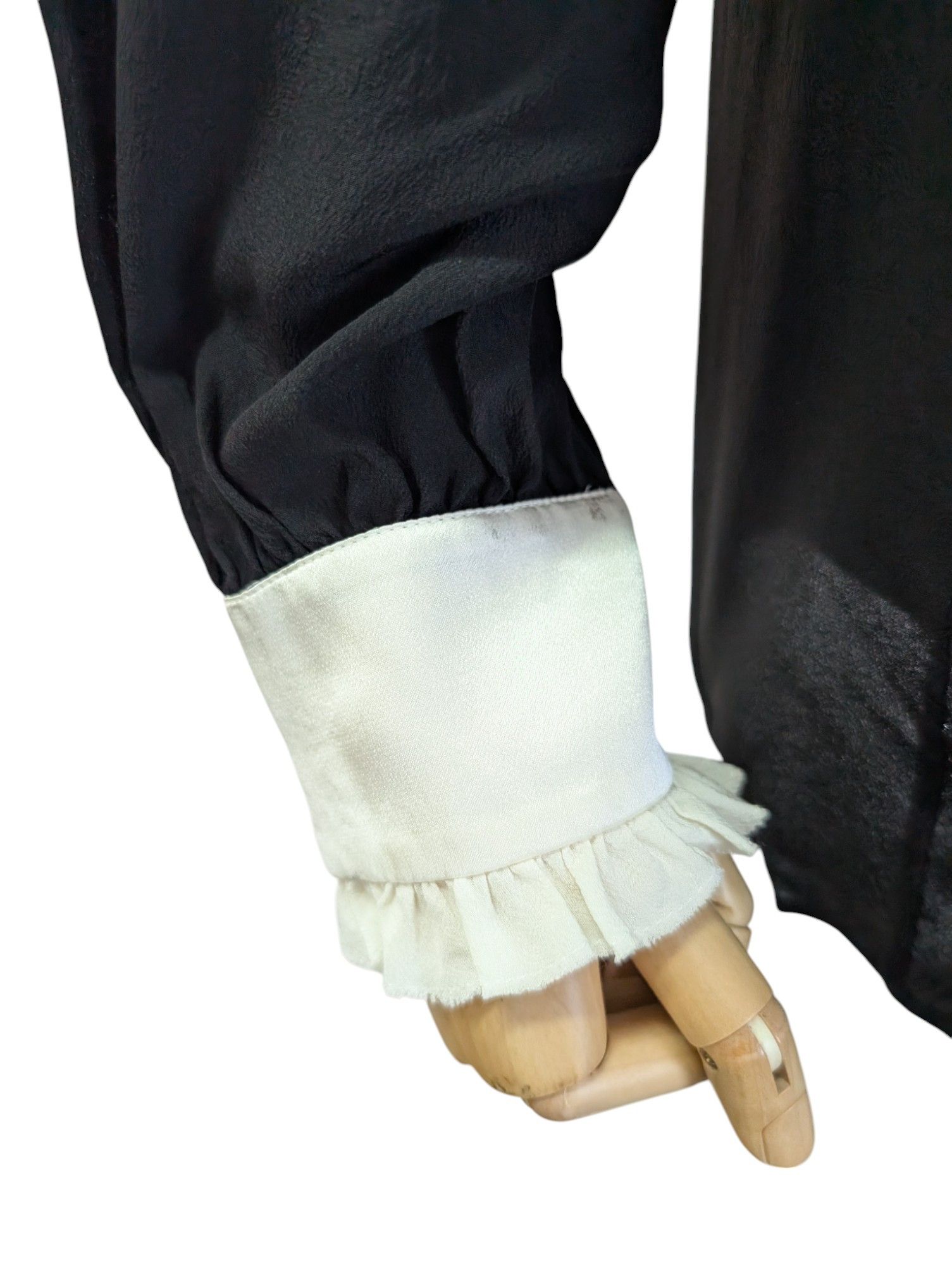 Gucci Gucci Black Silk Blouse With Whitefrill Trim Size M / US 6-8 / IT 42-44 - 4 Thumbnail