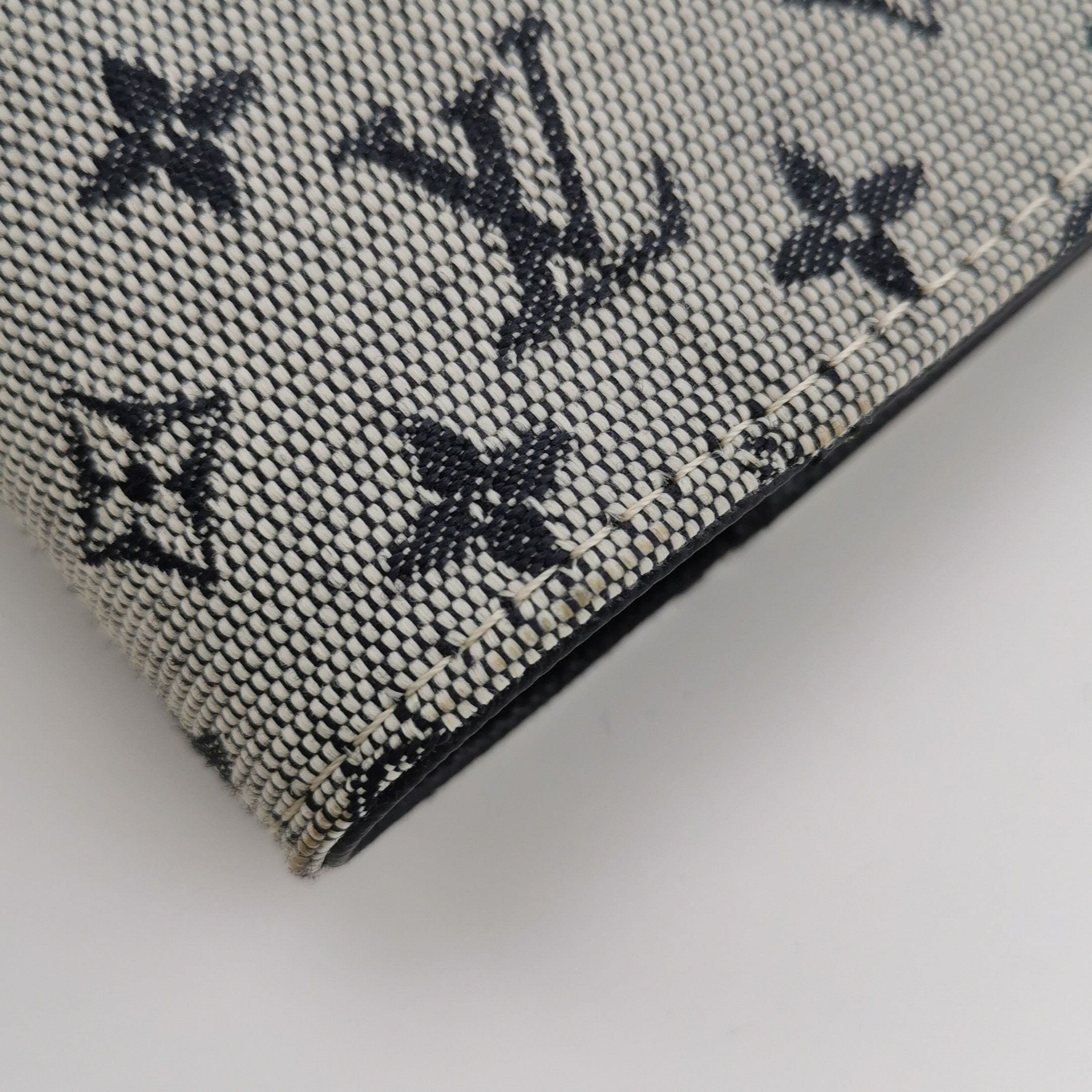 Louis Vuitton Louis Vuitton (LV) Canvas monogram notebook cover small lea Size ONE SIZE - 8 Thumbnail