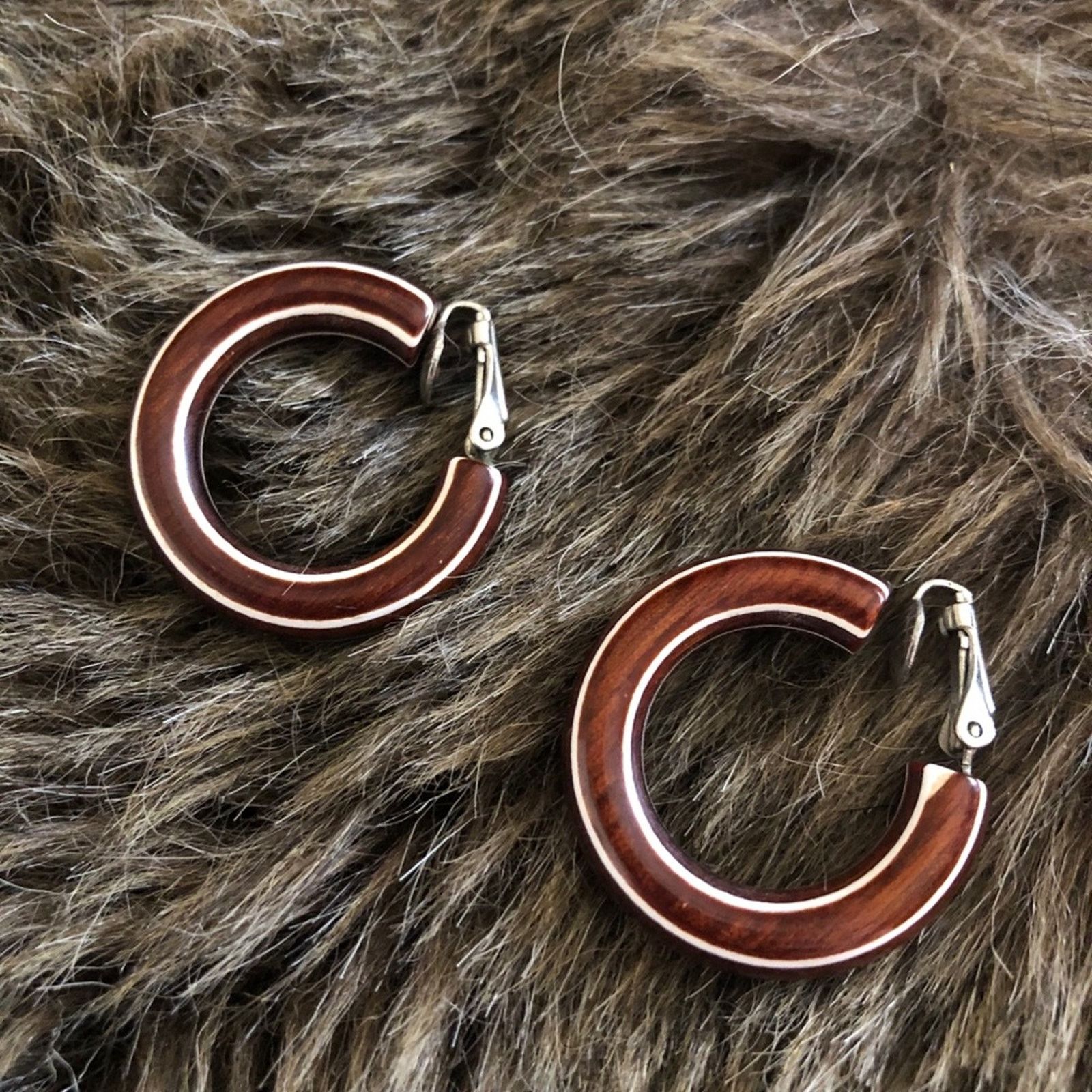 Vintage Vintage 70s brown and white stripe hoop clip ons Size ONE SIZE - 5 Thumbnail