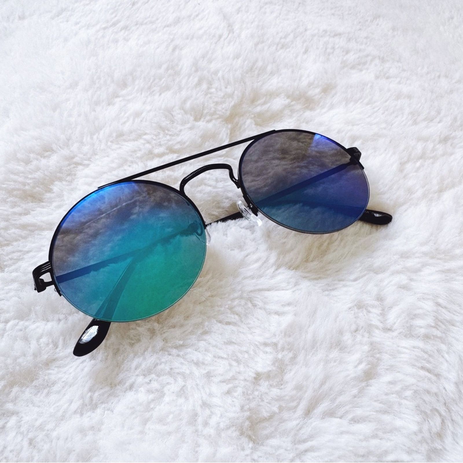 Other Carly Mirrored Blue & Green Chic Round Sunglasses Size ONE SIZE - 1 Thumbnail