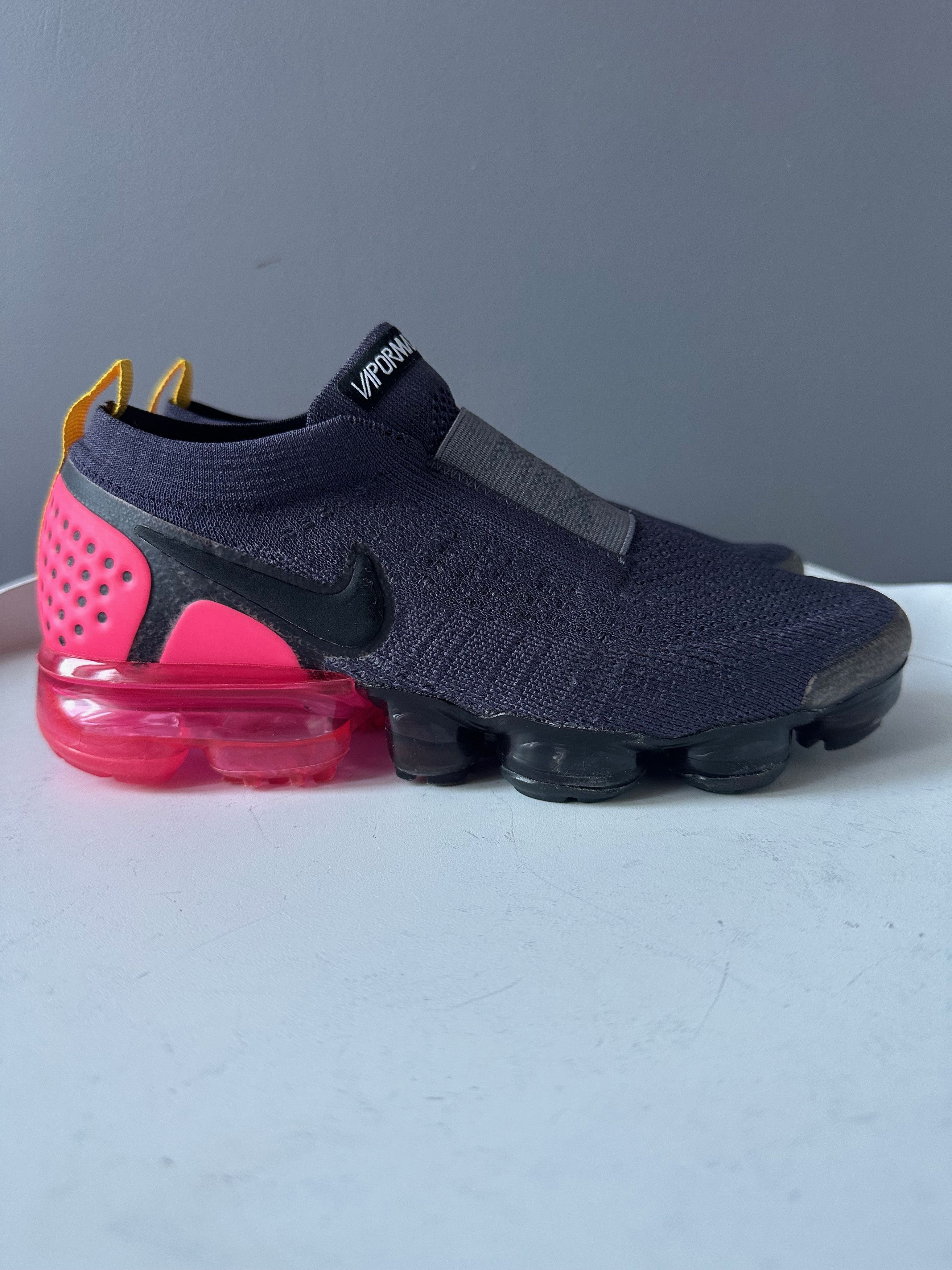 Nike Nike Wmns Air VaporMax Moc 2 'Pink Blast' low top sneakers Size US 7 / IT 37 - 6 Thumbnail
