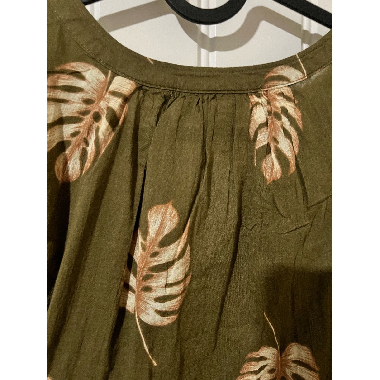 Liz Claiborne Sleeveless Y Neck Woven Olive Grove Leaf Floral Blouse Top S Size S / US 4 / IT 40 - 11 Thumbnail