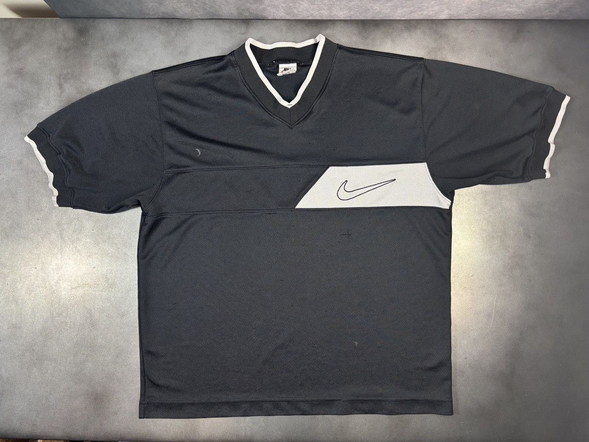 Nike 1990s Vintage Nike Active Shirt Shortsleeve Swoosh Warmup L Size US L / EU 52-54 / 3 - 13 Thumbnail