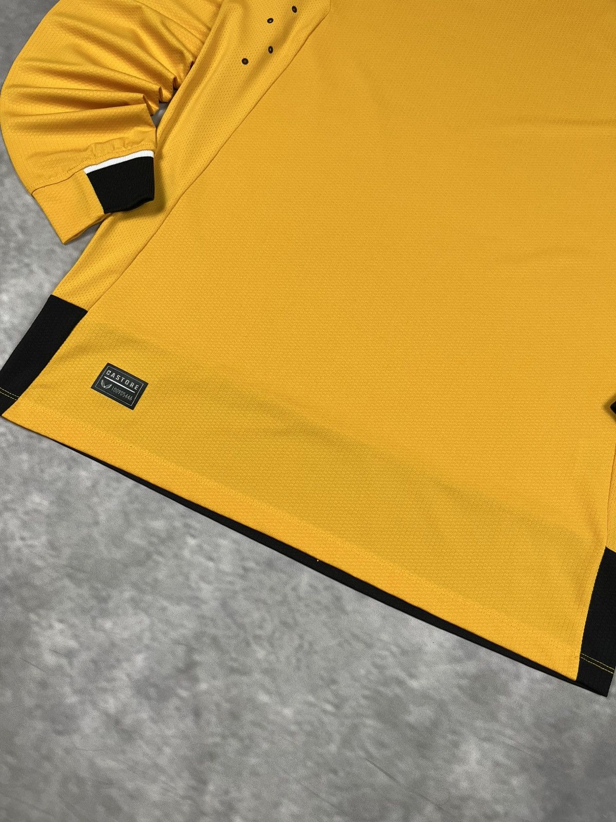 Castore Castore Wolves Pro Training Longsleeve Yellow M (2022-2023) Size US M / EU 48-50 / 2 - 8 Thumbnail