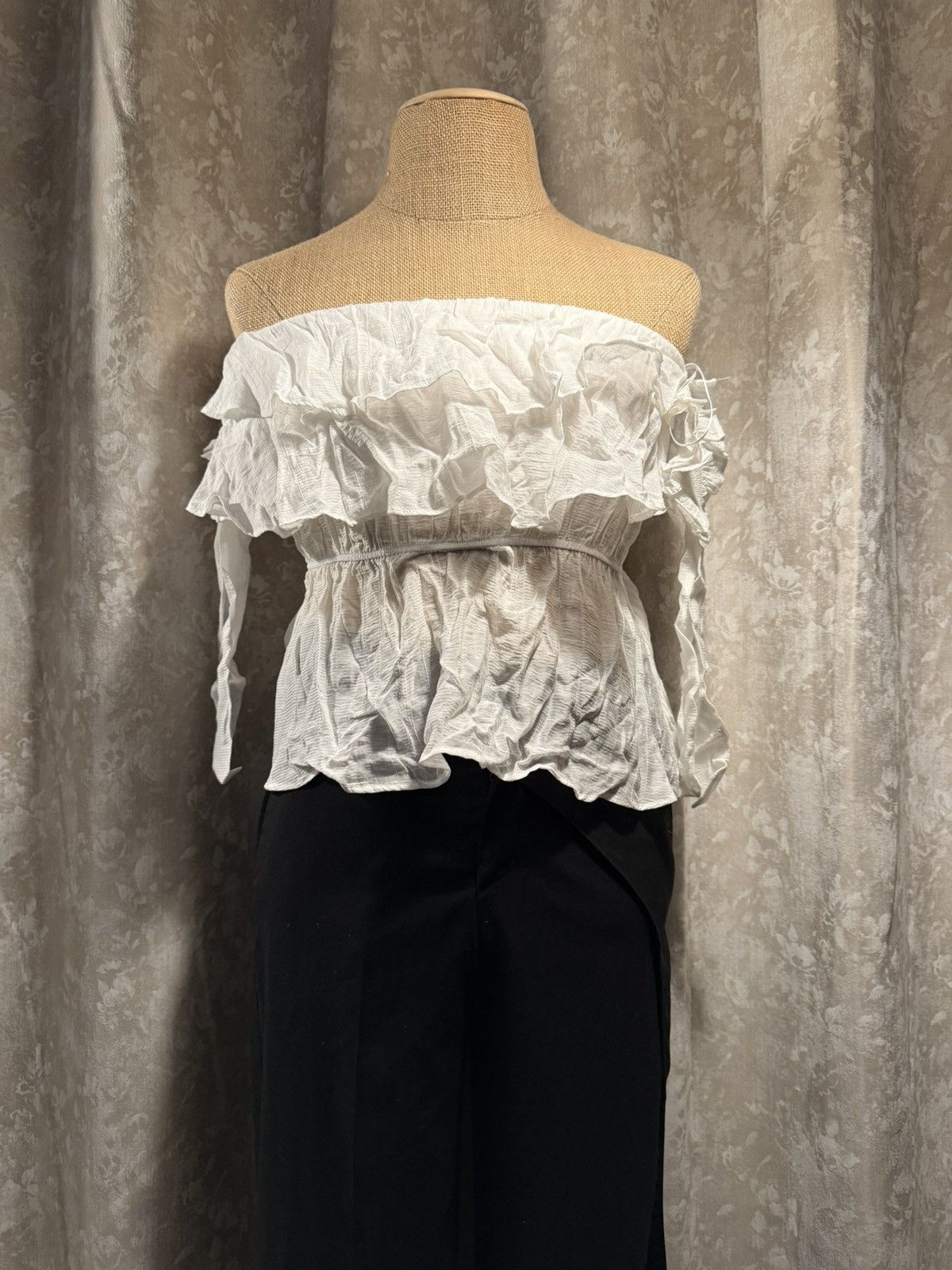 Other Romantic Off-Shoulder Ruffle Top – White | Boho Chic Size M / US 6-8 / IT 42-44 - 1 Thumbnail