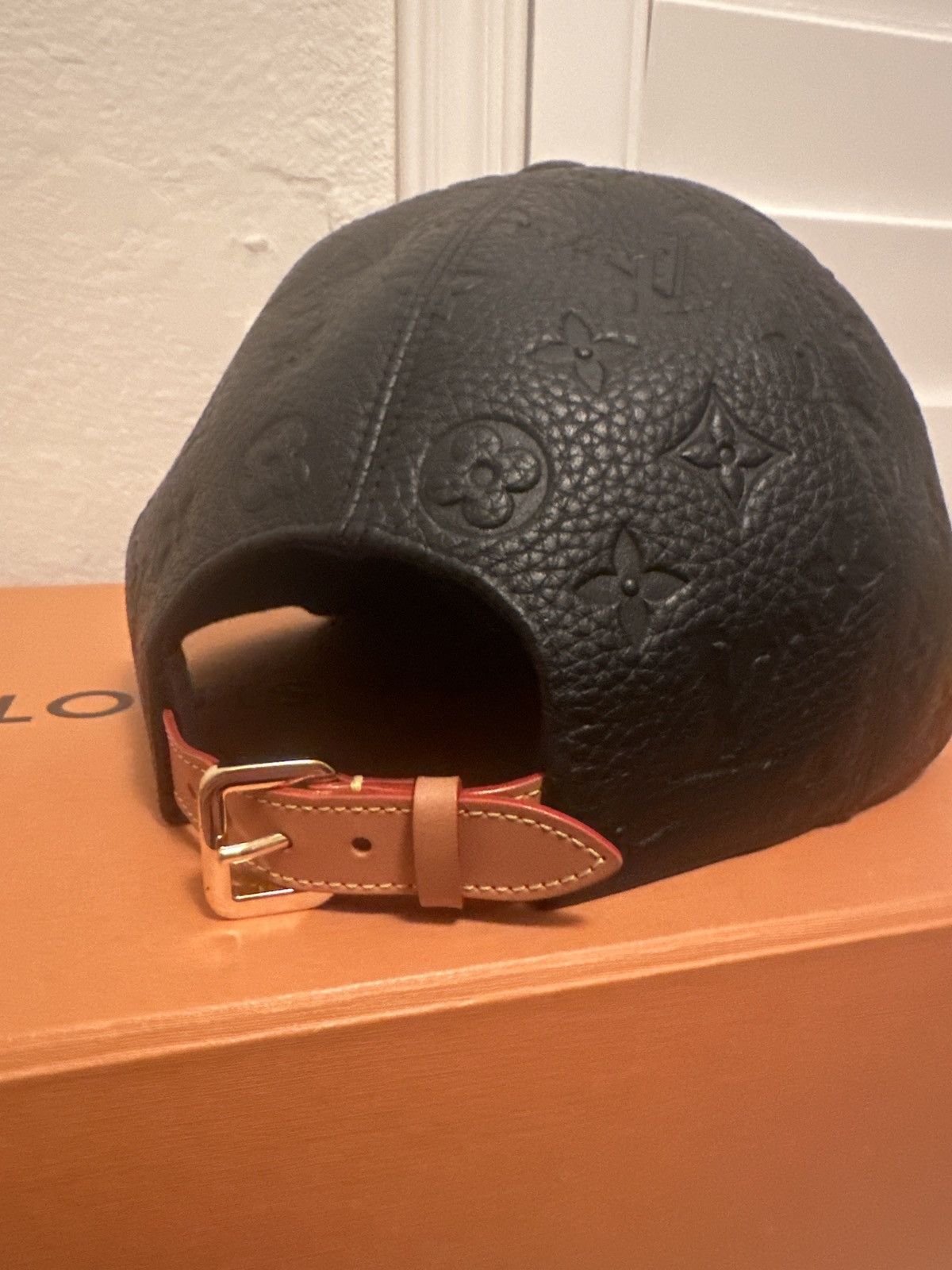 Louis Vuitton Louis Vuitton Friends Black Hat Size ONE SIZE - 2 Thumbnail